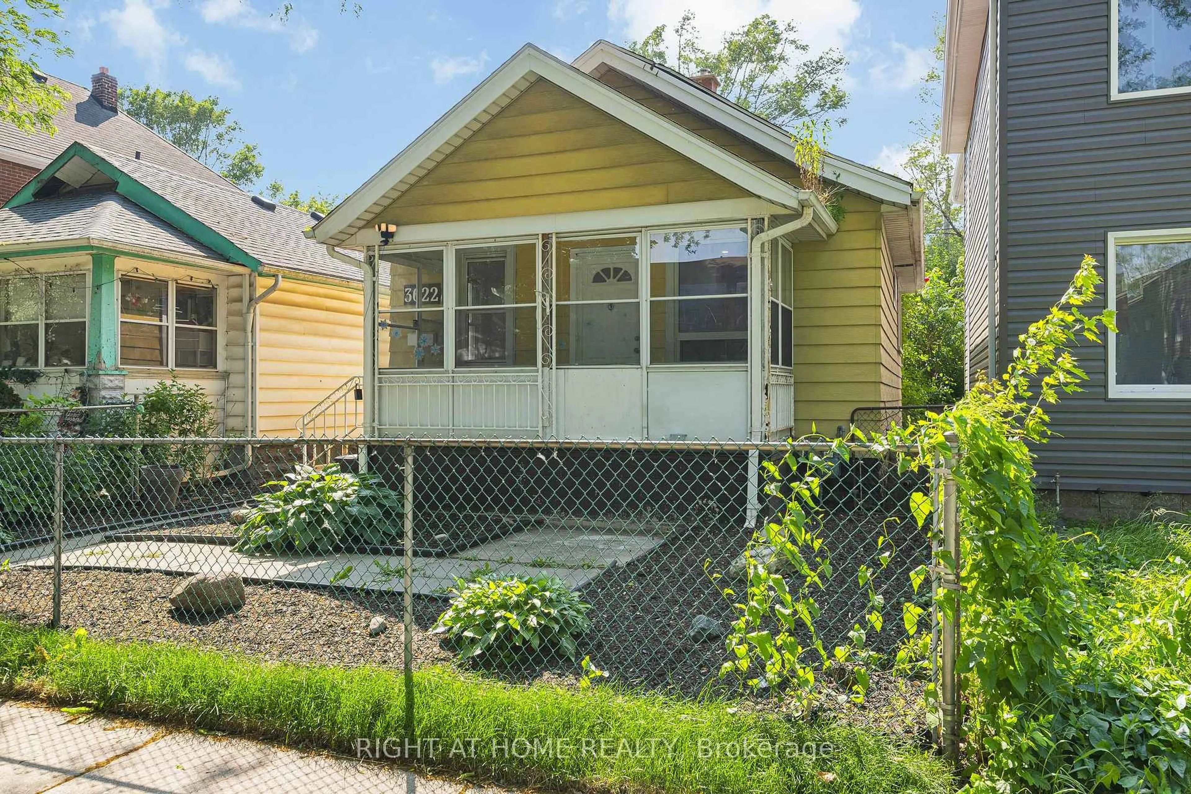 Home with vinyl exterior material, street for 3622 Queen St, Windsor Ontario N9C 1N9