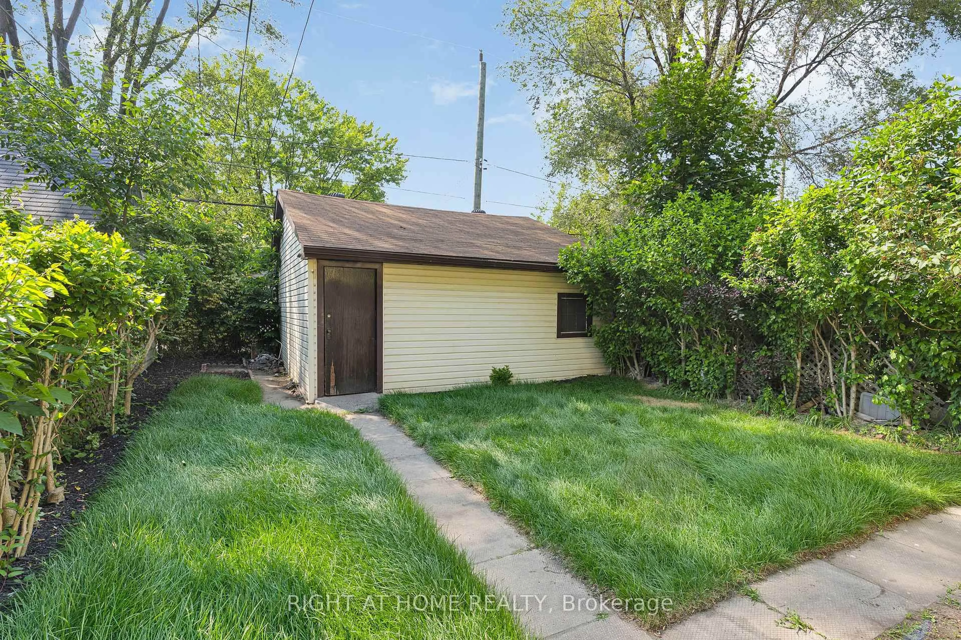 Shed for 3622 Queen St, Windsor Ontario N9C 1N9