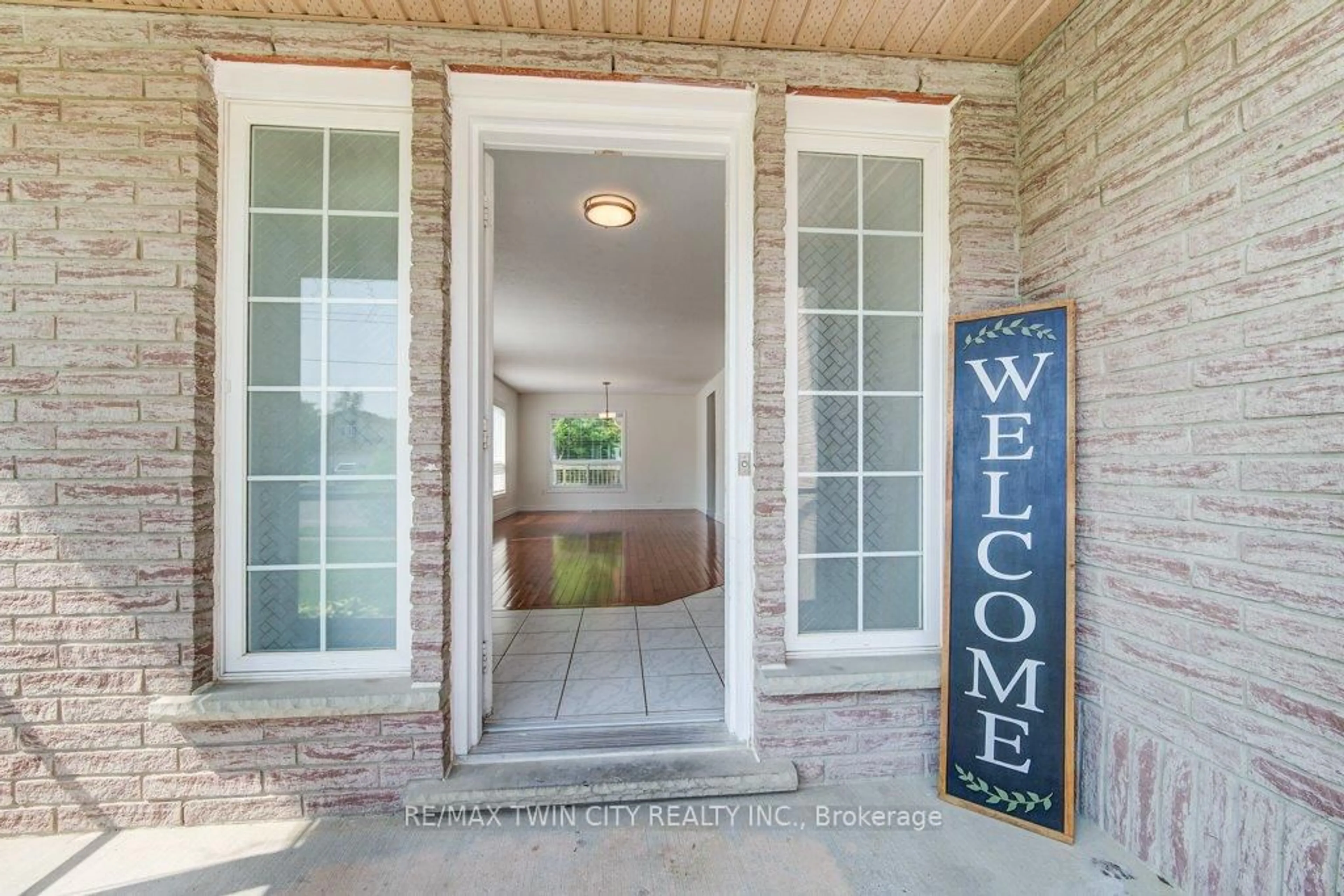 Indoor entryway for 153 Starwood Dr, Guelph Ontario N1E 7G7