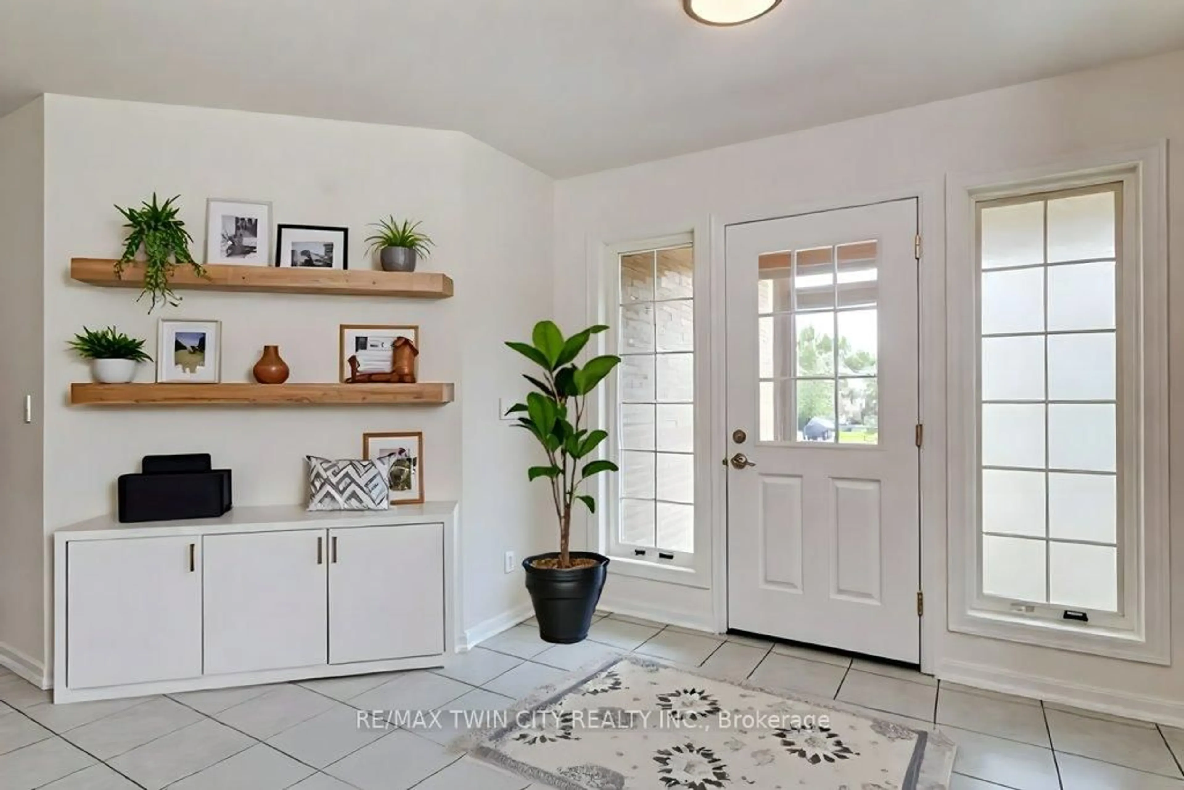 Indoor entryway for 153 Starwood Dr, Guelph Ontario N1E 7G7