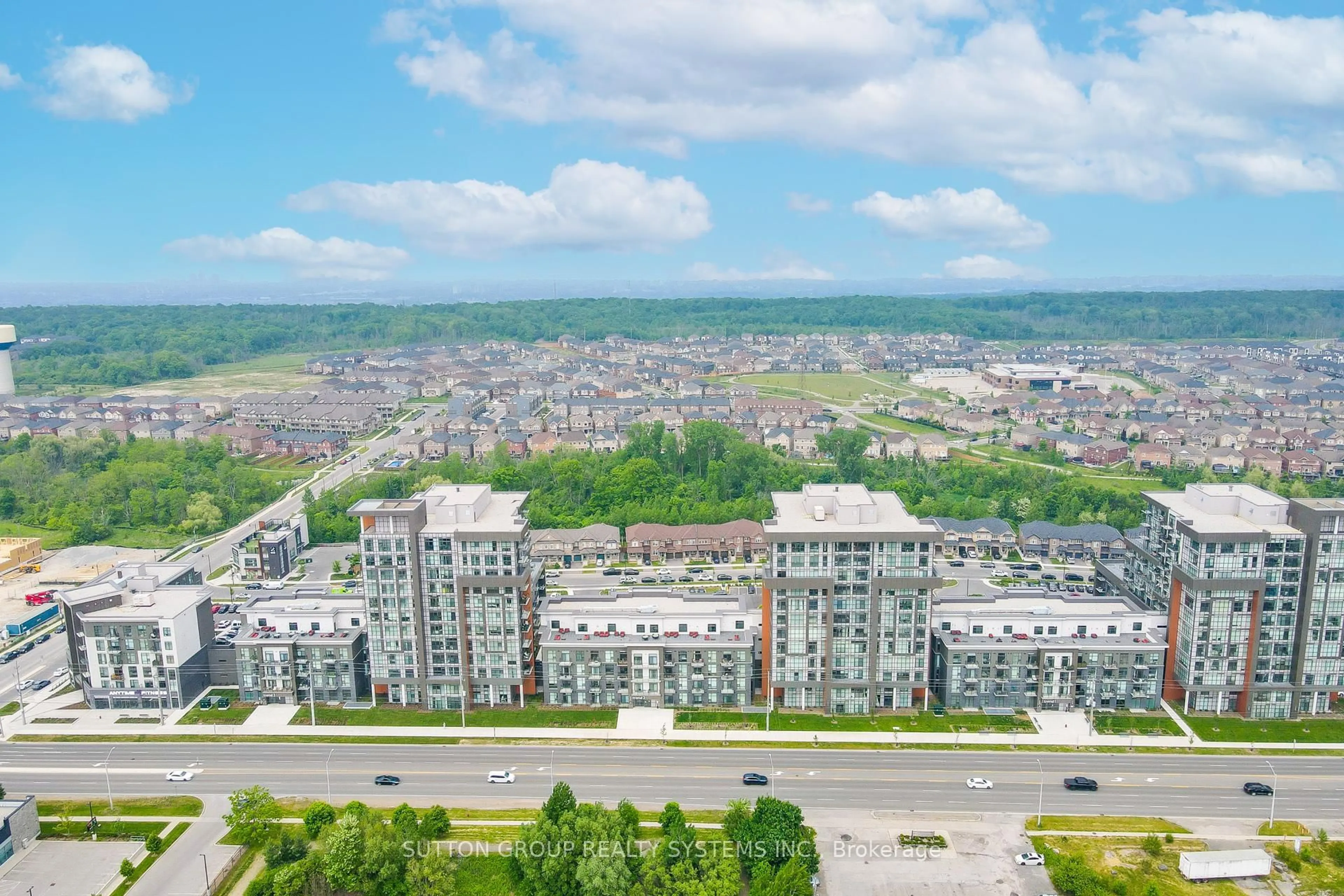 A pic from outside/outdoor area/front of a property/back of a property/a pic from drone, city buildings view from balcony for 460 Dundas St #231, Hamilton Ontario L8B 2A5