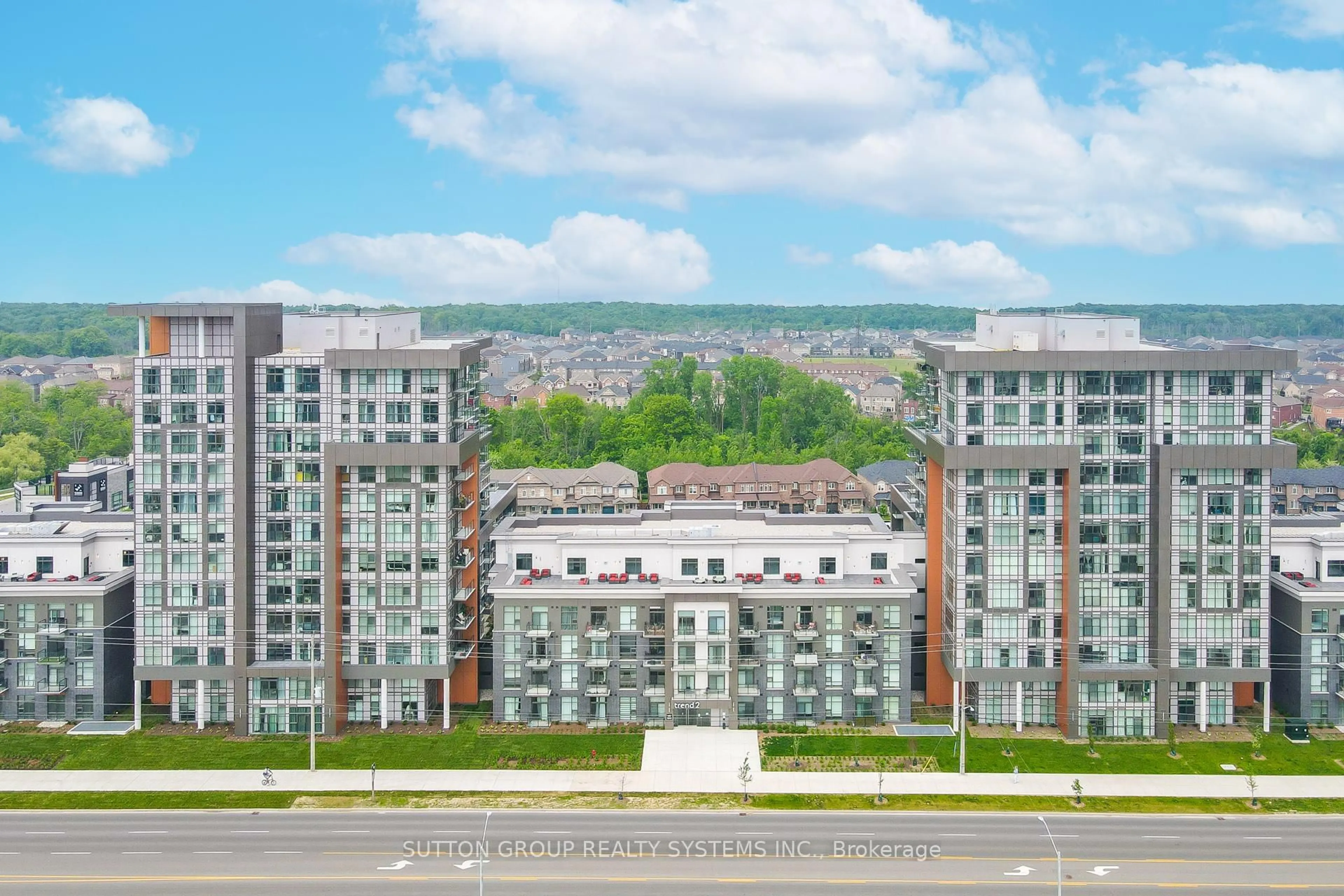 A pic from outside/outdoor area/front of a property/back of a property/a pic from drone, city buildings view from balcony for 460 Dundas St #231, Hamilton Ontario L8B 2A5