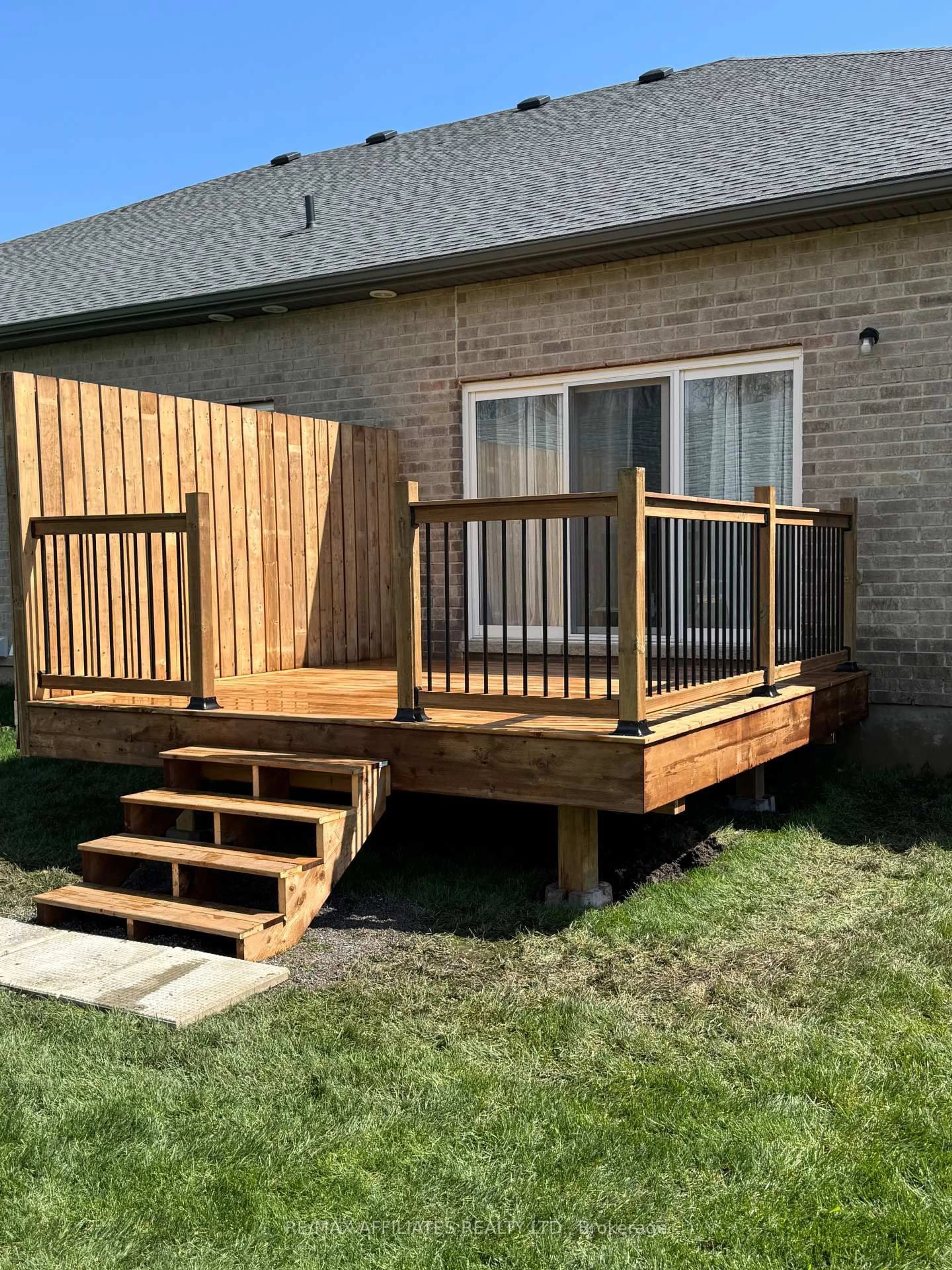 Patio, street for 114 Adley Dr, Brockville Ontario K6V 7J2