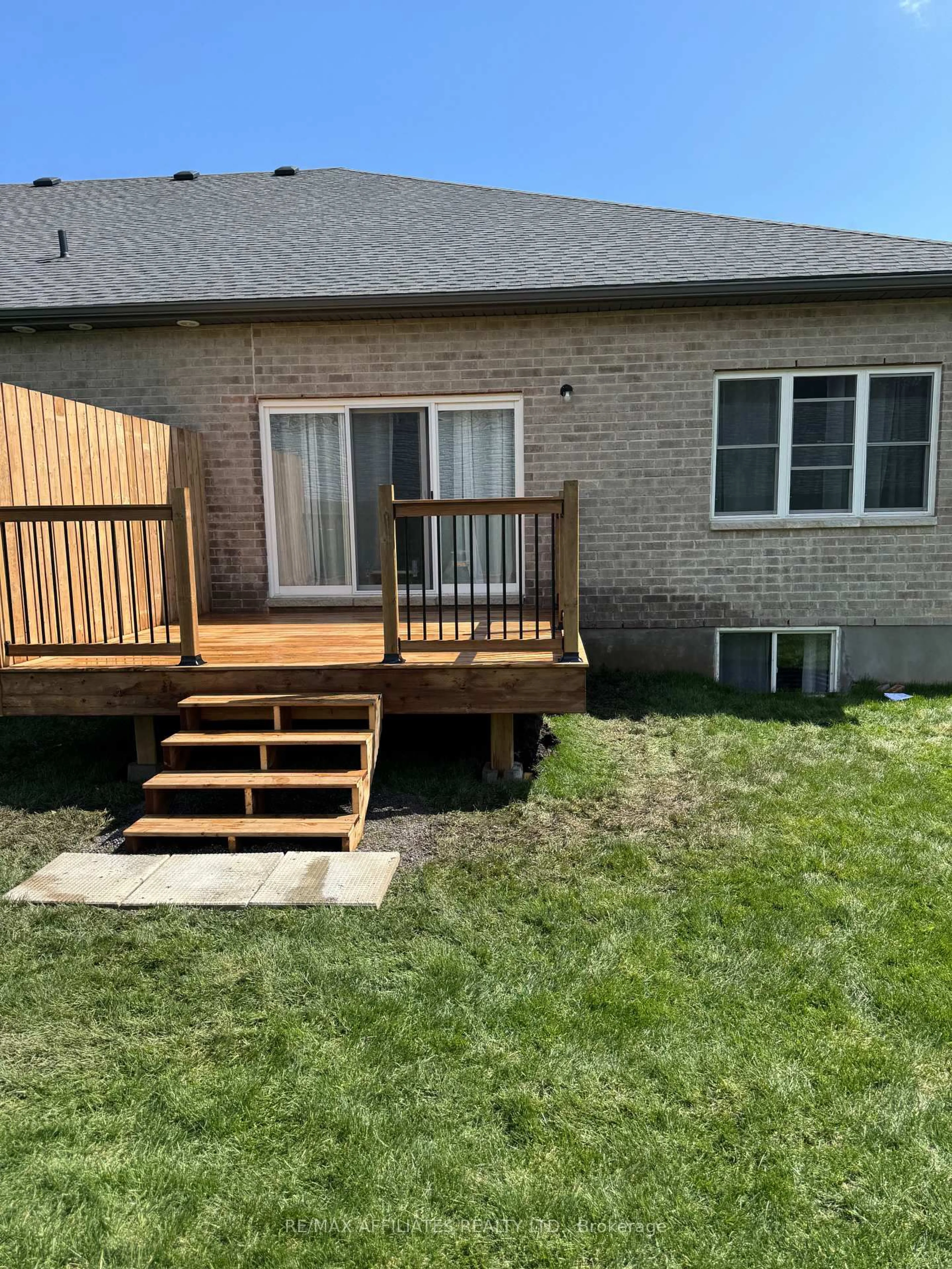 Patio, street for 114 Adley Dr, Brockville Ontario K6V 7J2
