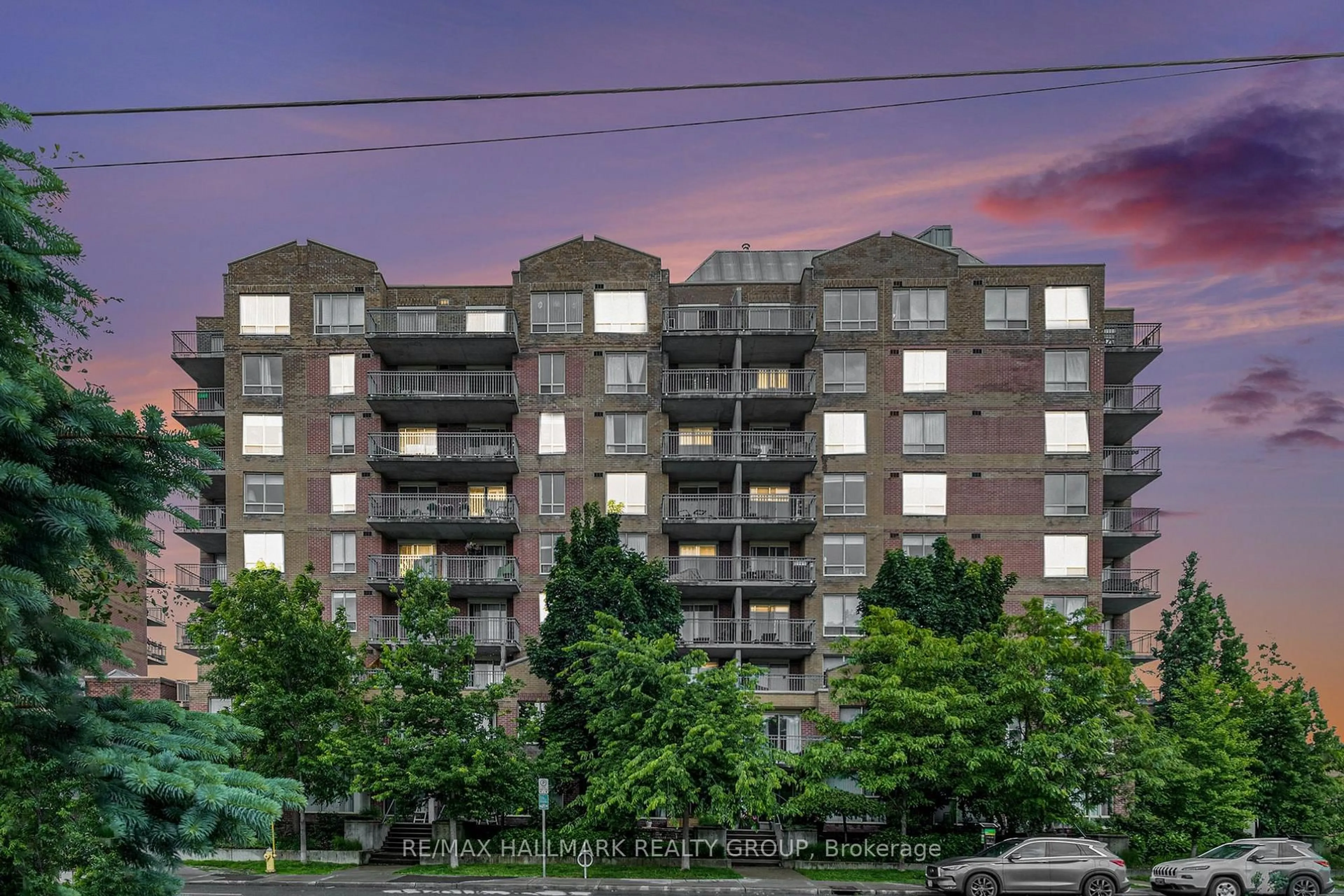 A pic from outside/outdoor area/front of a property/back of a property/a pic from drone, unknown for 45 Holland Ave #707, Ottawa Ontario K1Y 4S3