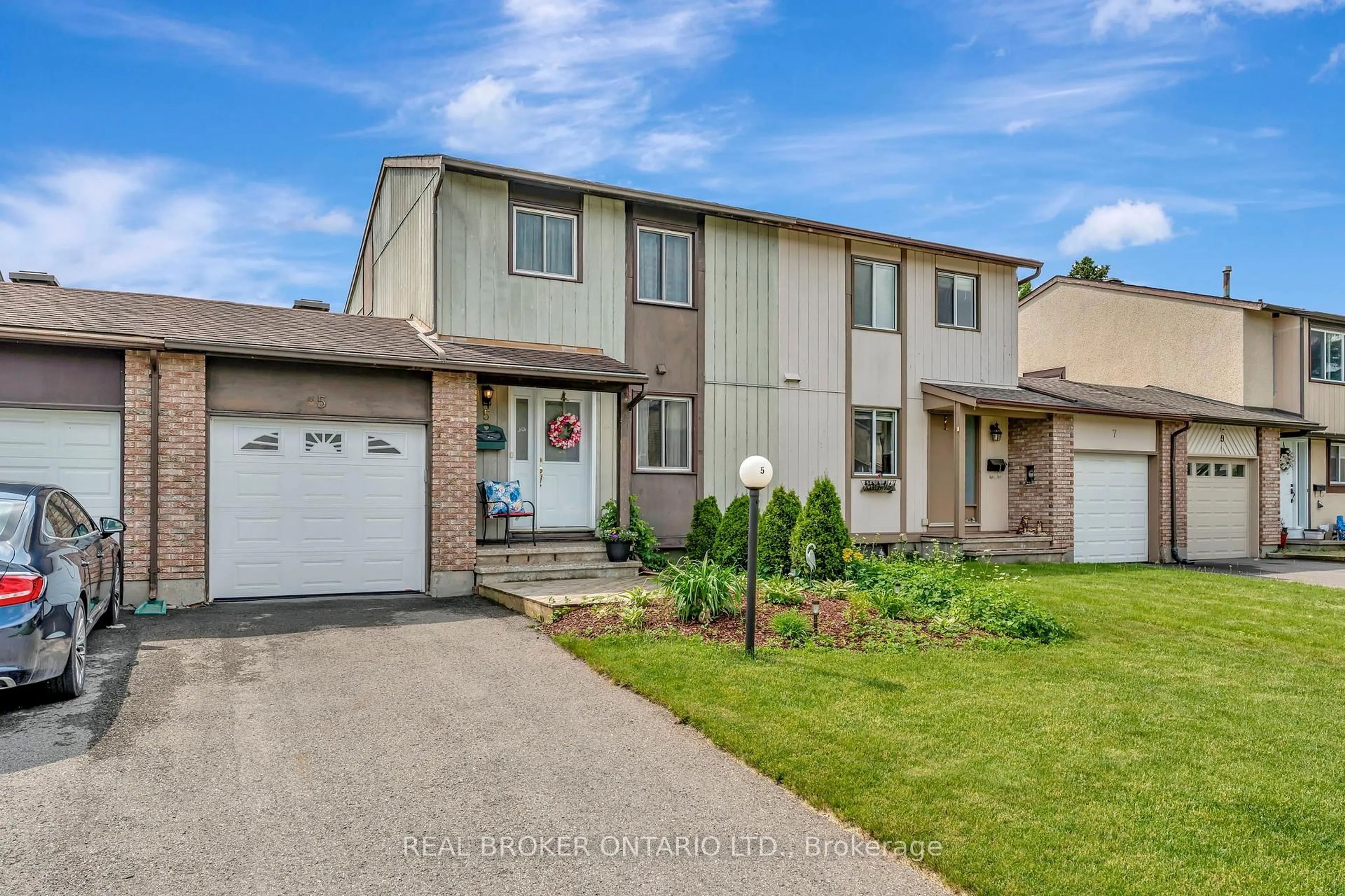 Home with vinyl exterior material, street for 5 Tedwyn Dr, Barrhaven Ontario K2J 1R3