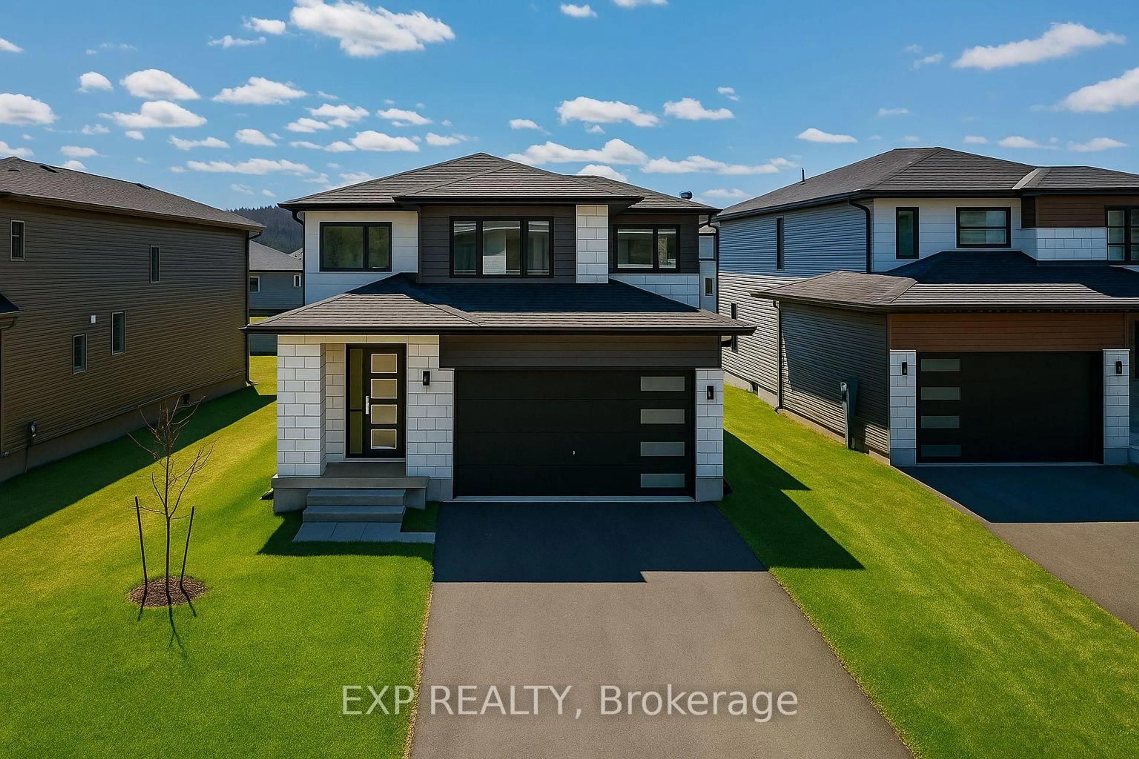 A pic from outside/outdoor area/front of a property/back of a property/a pic from drone, street for 1245 Diamond St, Clarence-Rockland Ontario K4K 0M5