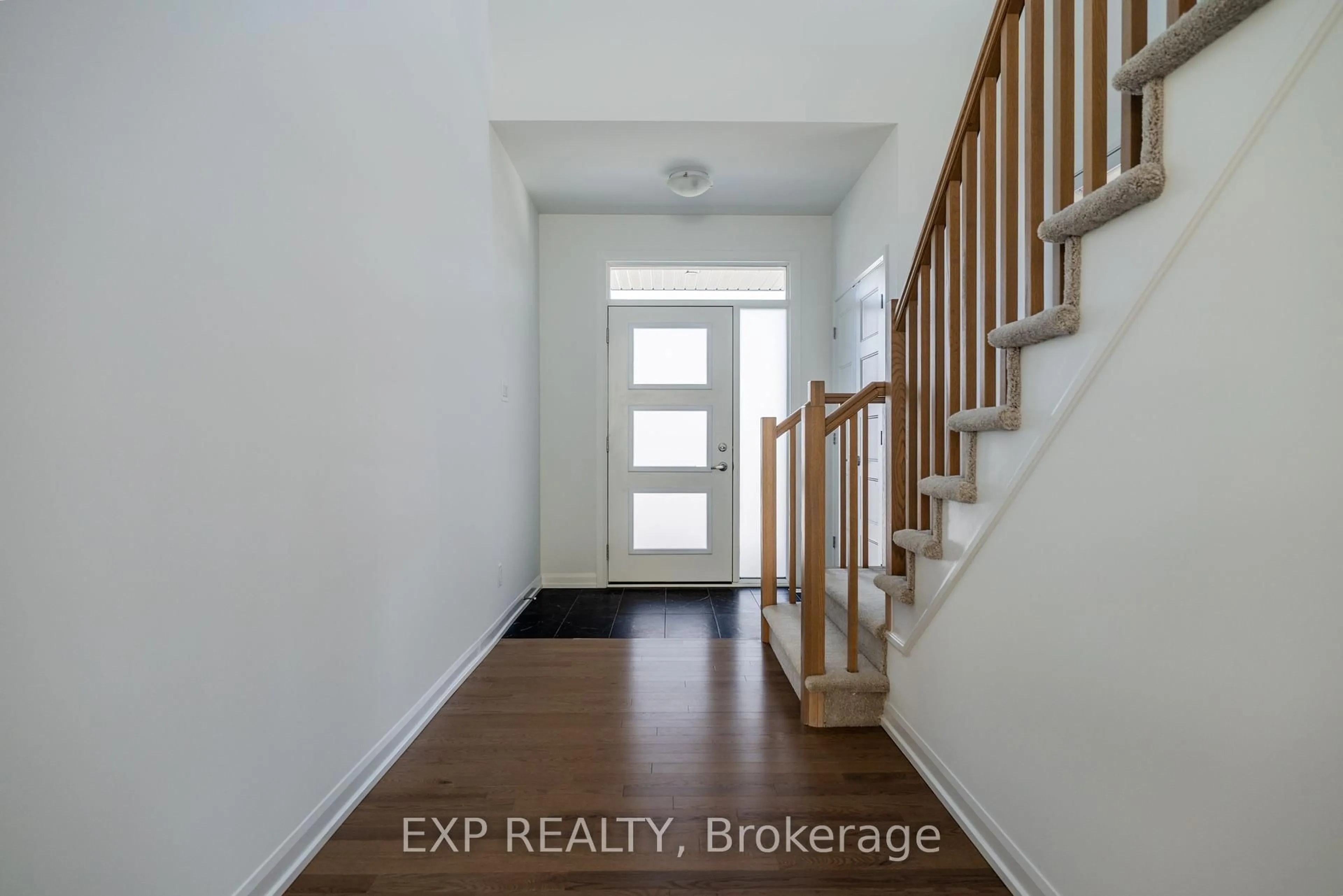 Indoor entryway for 1245 Diamond St, Clarence-Rockland Ontario K4K 0M5