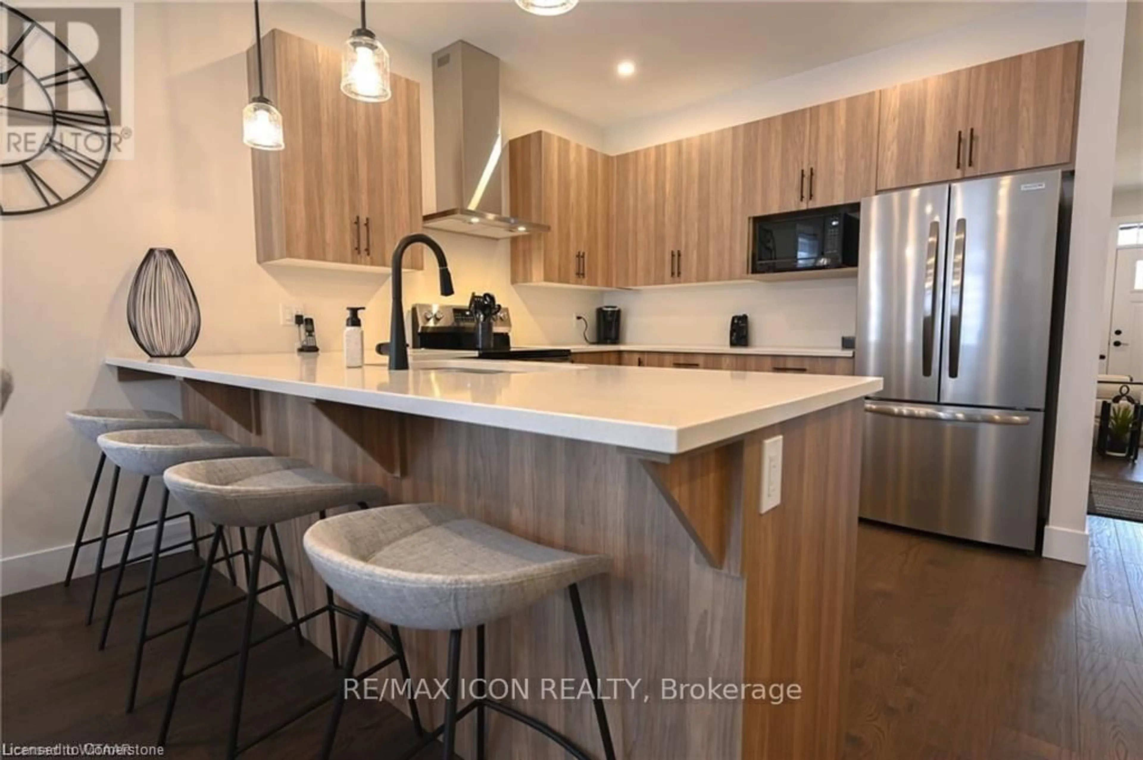 Contemporary kitchen, wood/laminate floor for 8 Elgin St #4.5, Norwich Ontario N0J 1P0