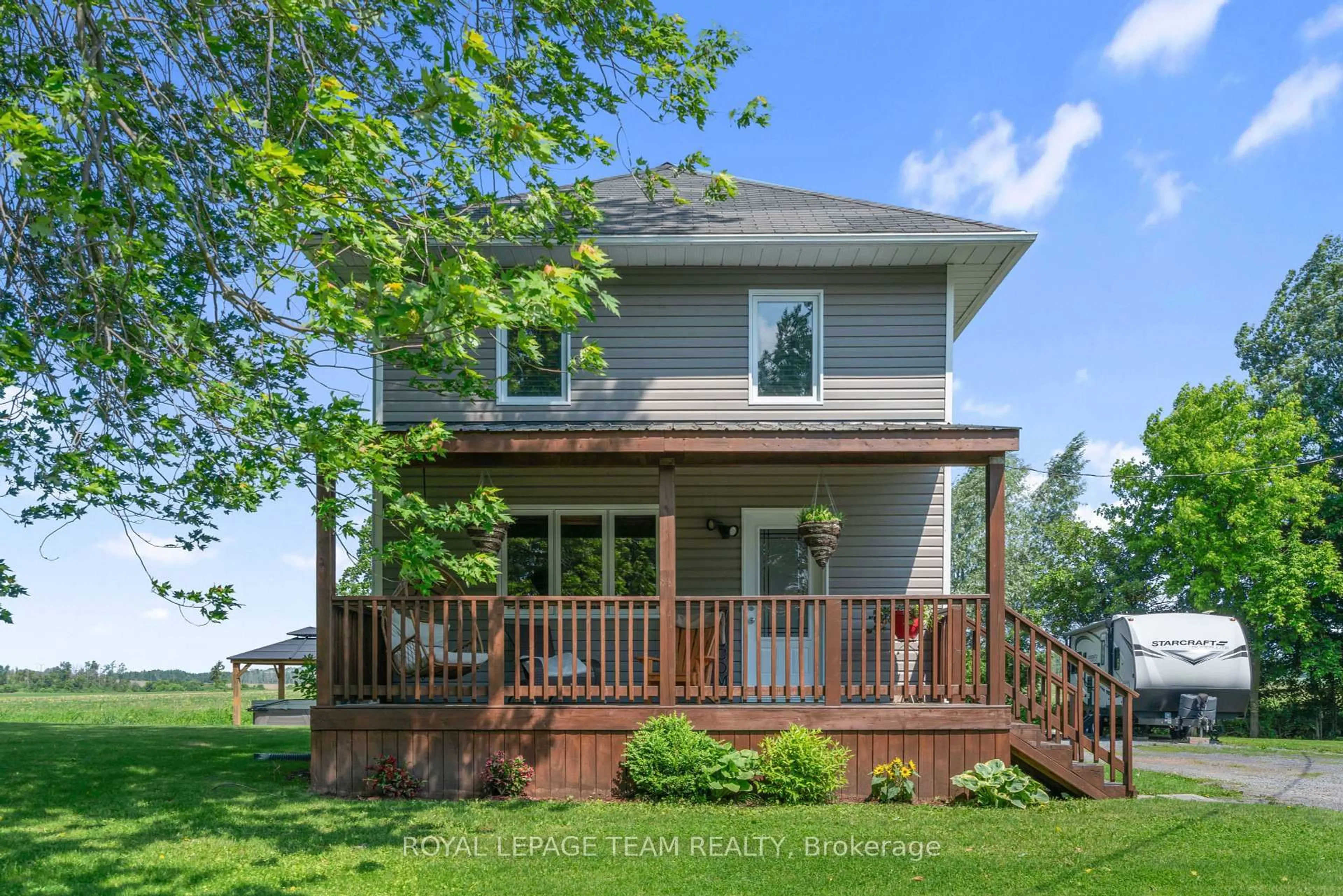 Home with vinyl exterior material, unknown for 15635 Concession 2 3 Rd, North Stormont Ontario K0C 1K0