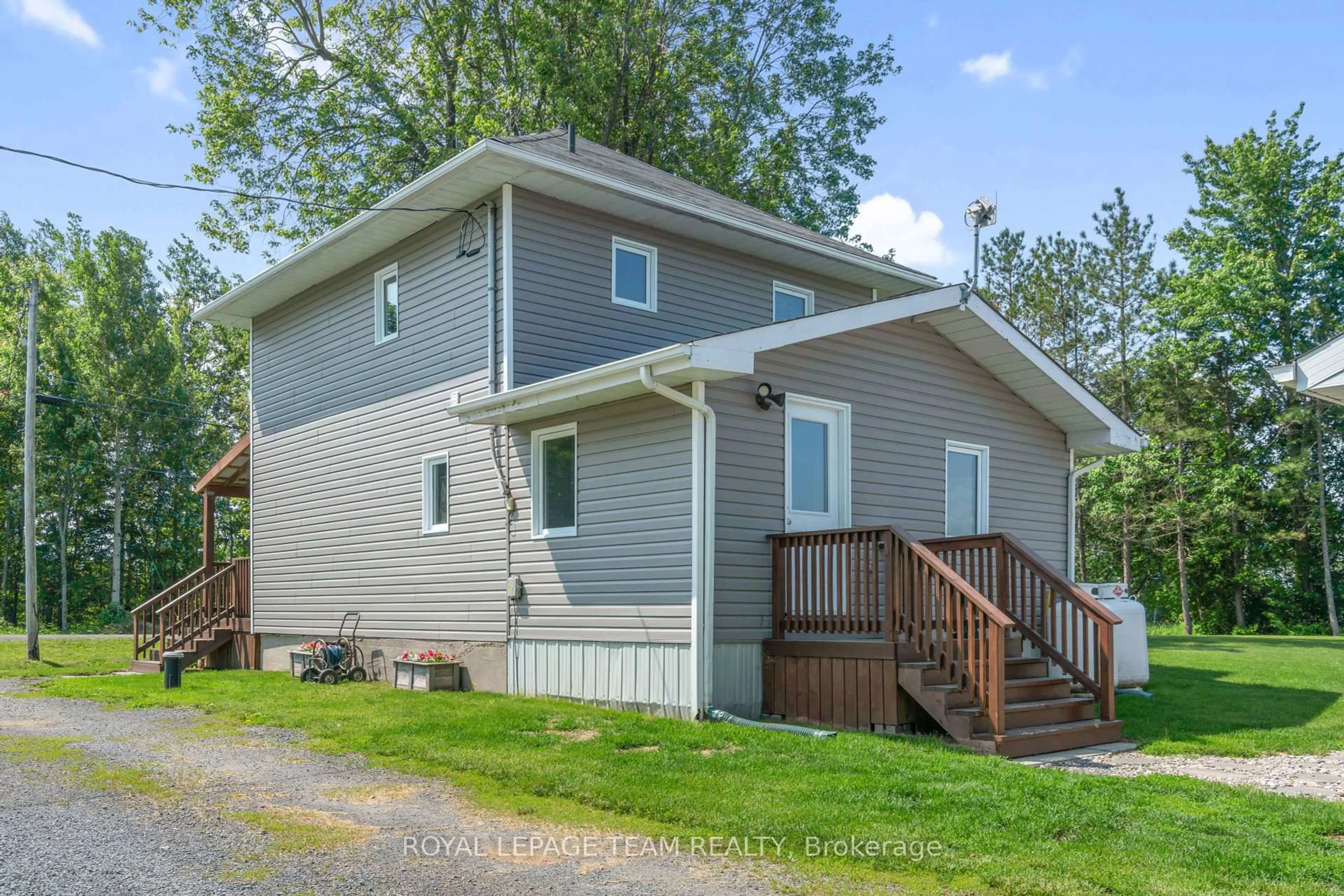 Home with vinyl exterior material, street for 15635 Concession 2 3 Rd, North Stormont Ontario K0C 1K0
