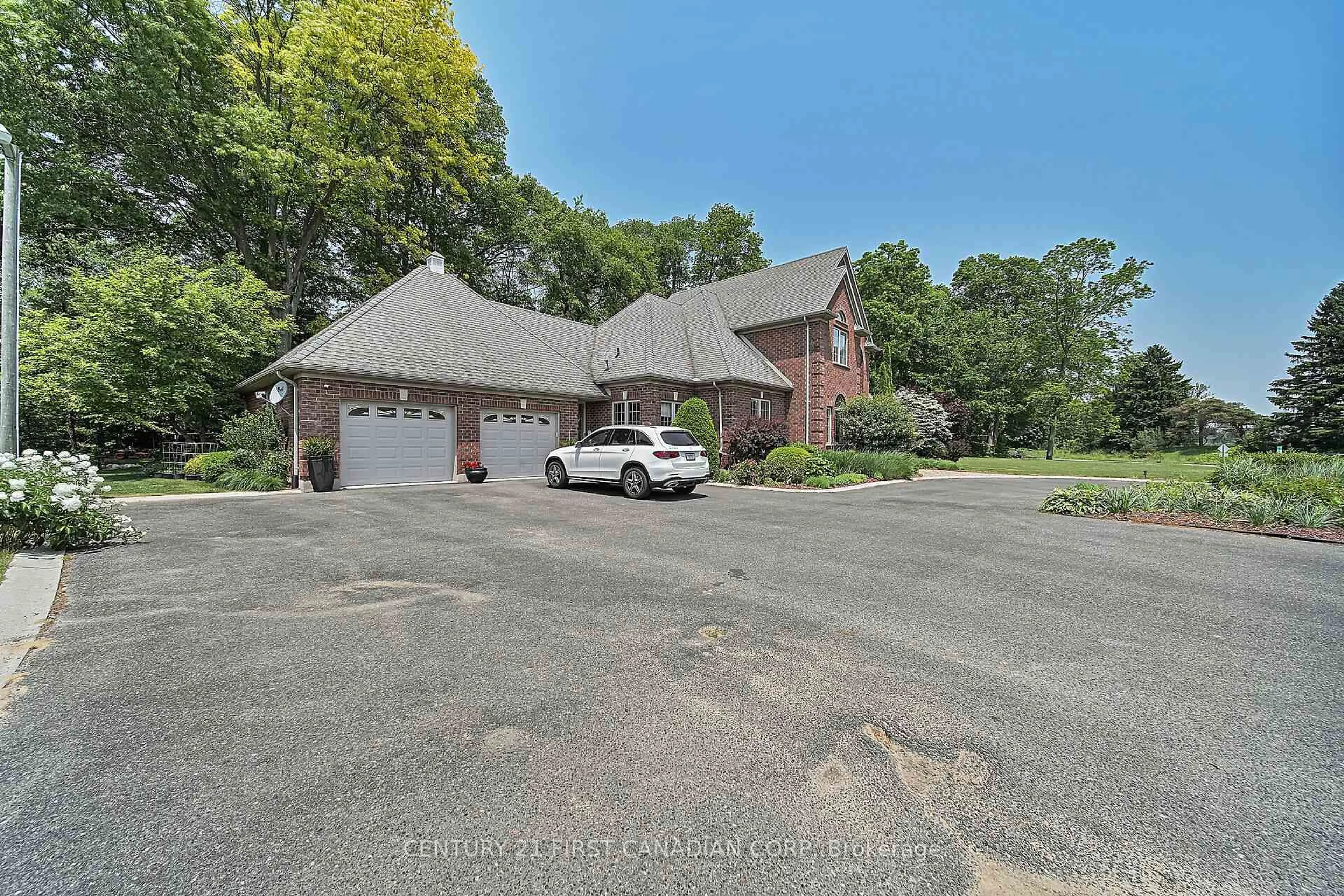 A pic from outside/outdoor area/front of a property/back of a property/a pic from drone, street for 42580 Roberts Line, Central Elgin Ontario N0L 2L0