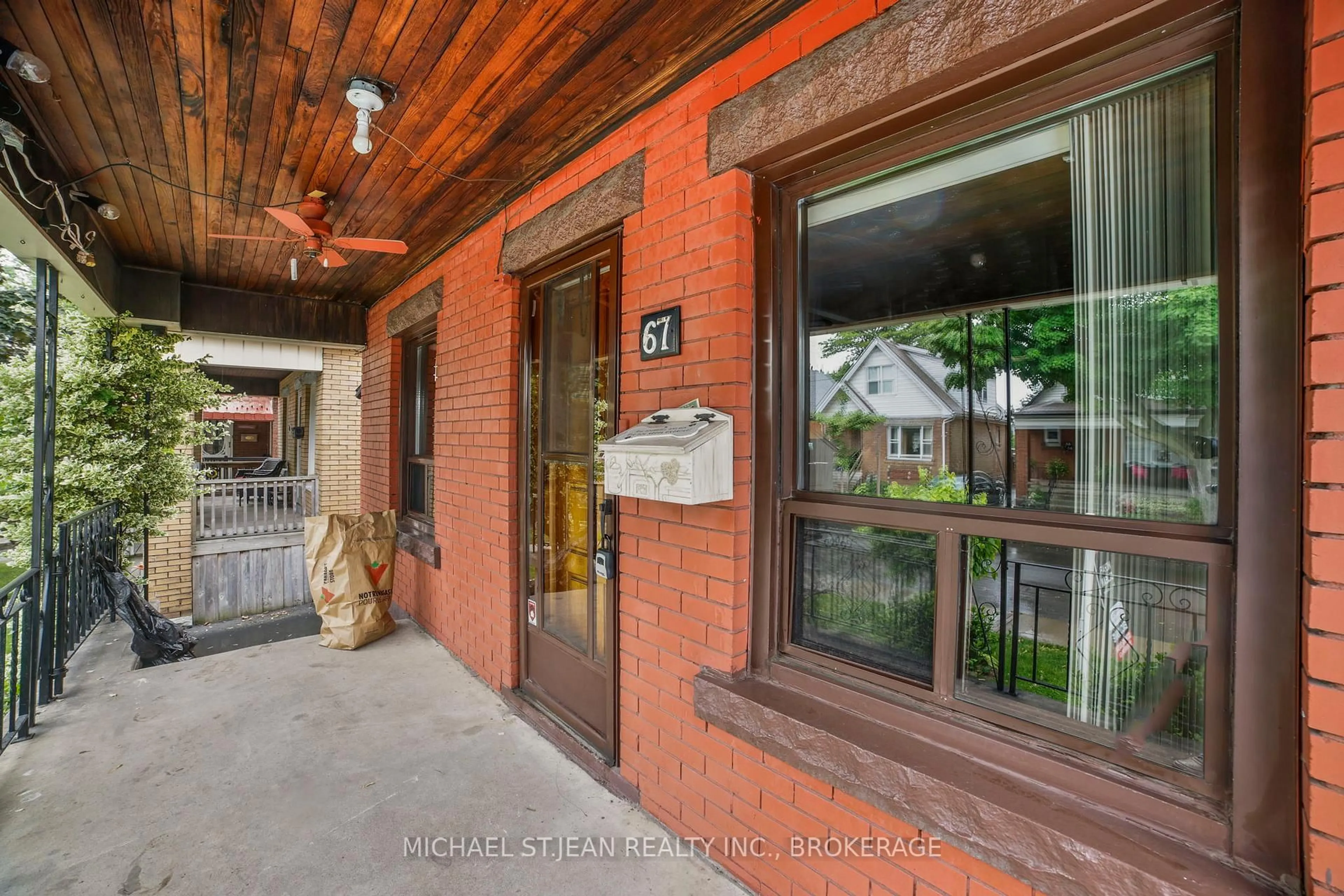 Indoor entryway for 67 Cope St, Hamilton Ontario L8H 5B1