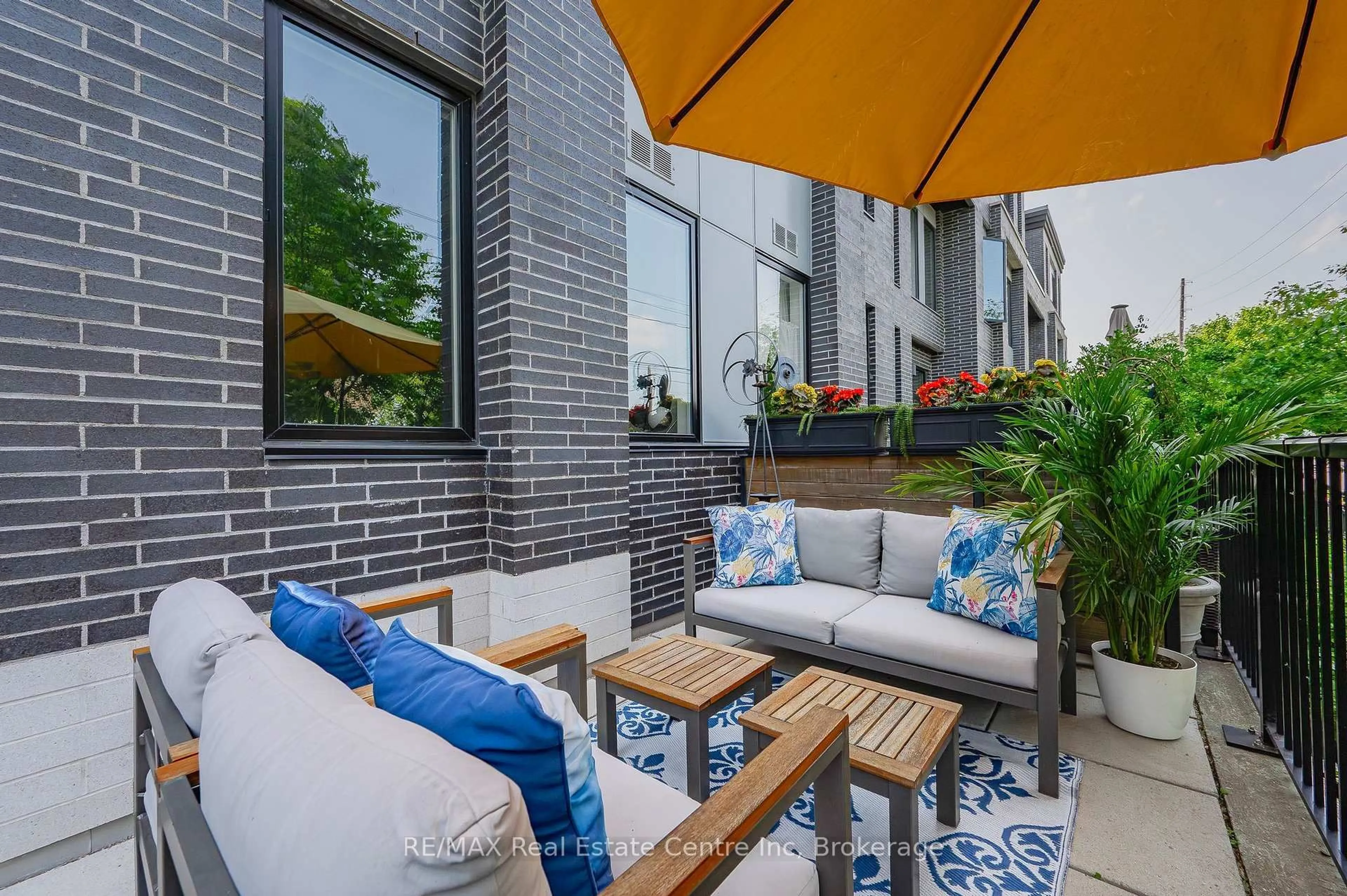 Patio, street for 53 ARTHUR St #AT6, Guelph Ontario N1E 0P5