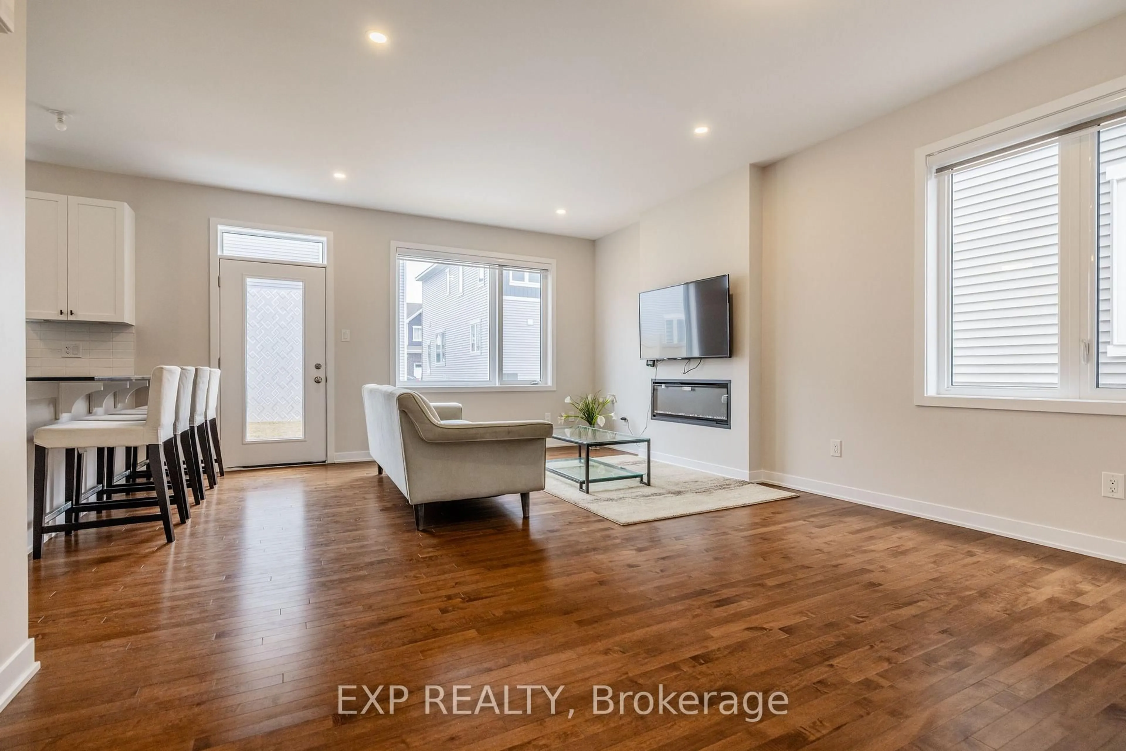 Living room with furniture, unknown for 307 Canadensis Lane, Ottawa Ontario K2J 6X8