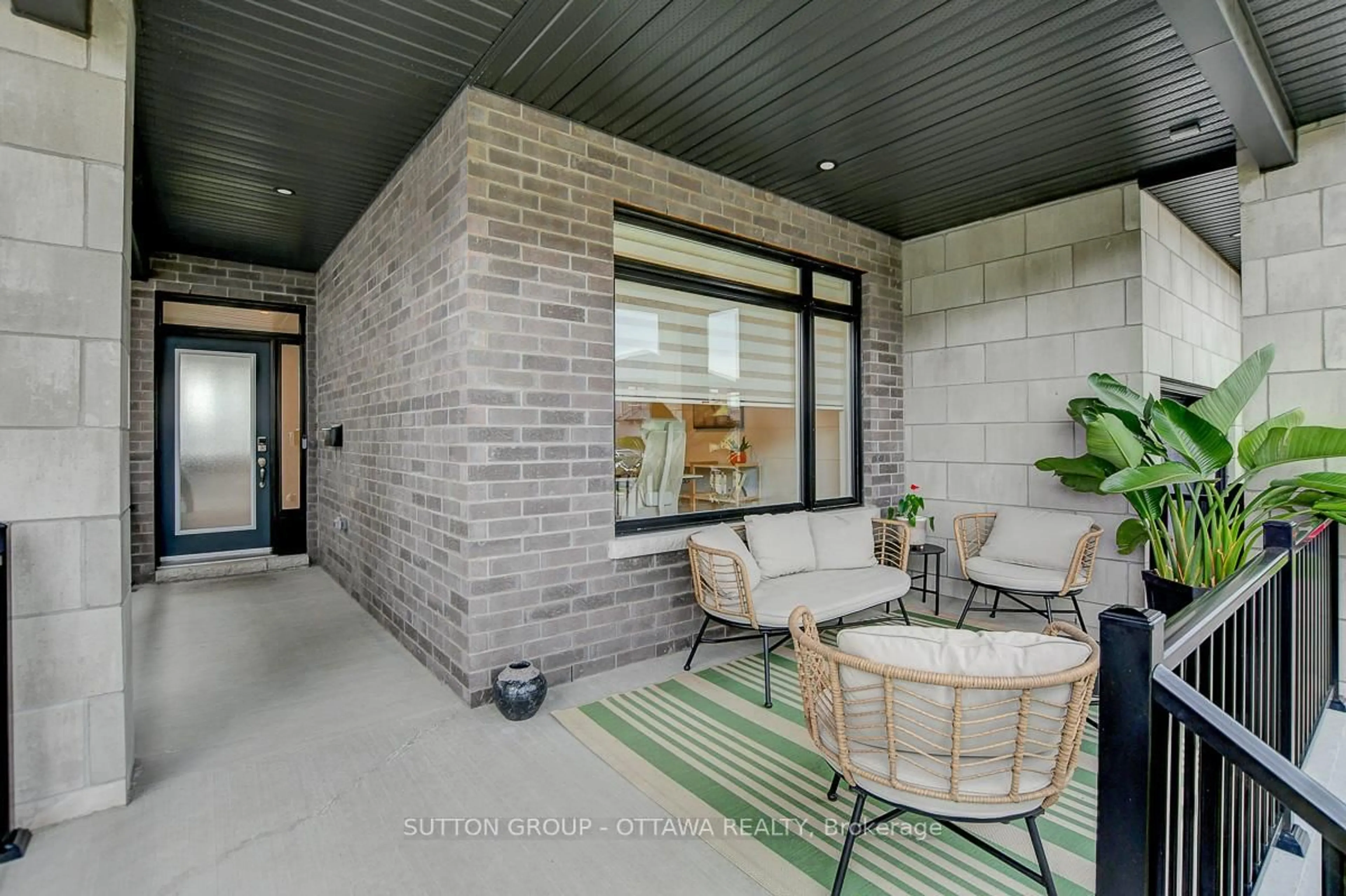 Patio, street for 908 Duxbury Lane, Manotick Ontario K4M 0M3