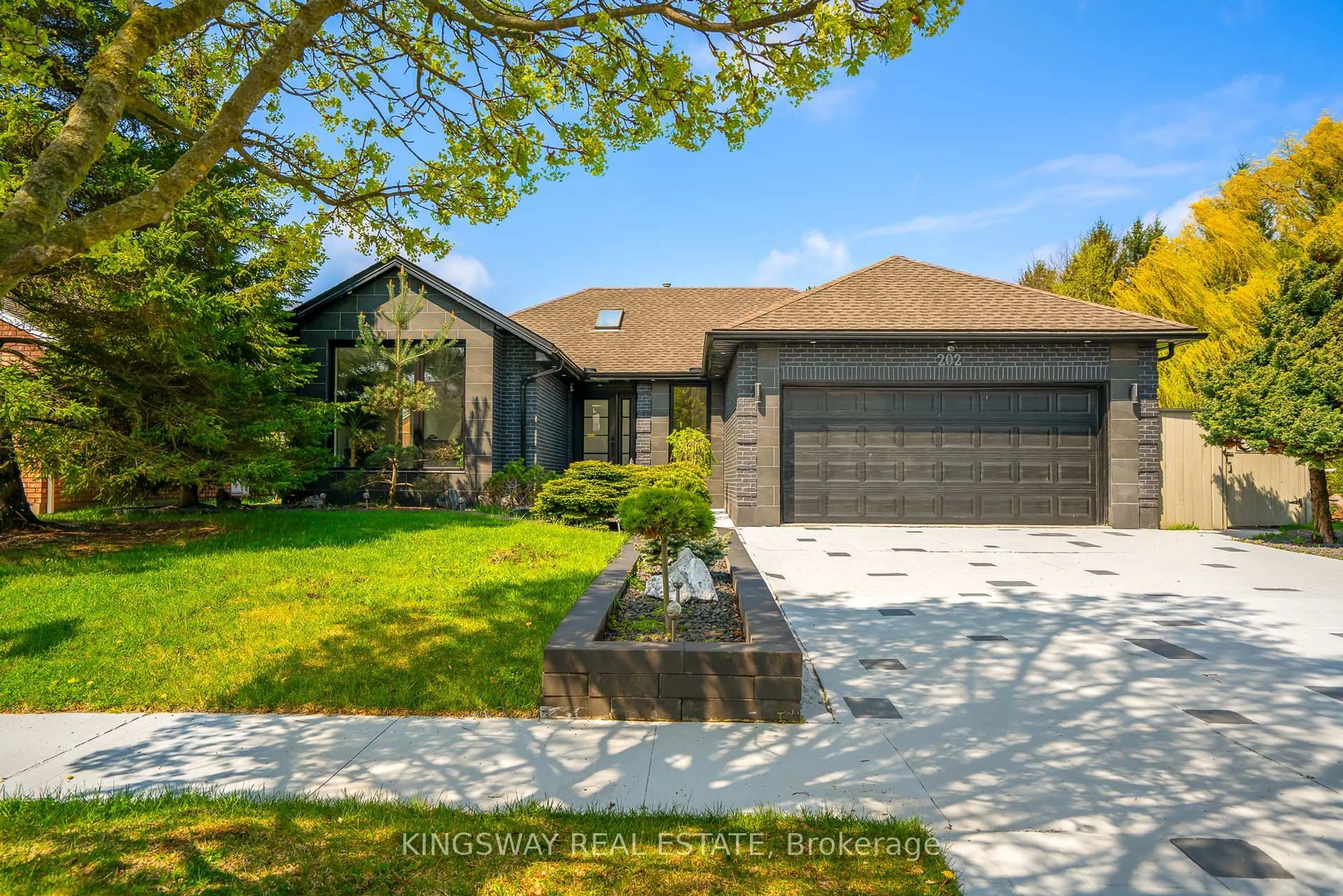 Home with brick exterior material, street for 202 Michael Dr, Welland Ontario L3C 7B8