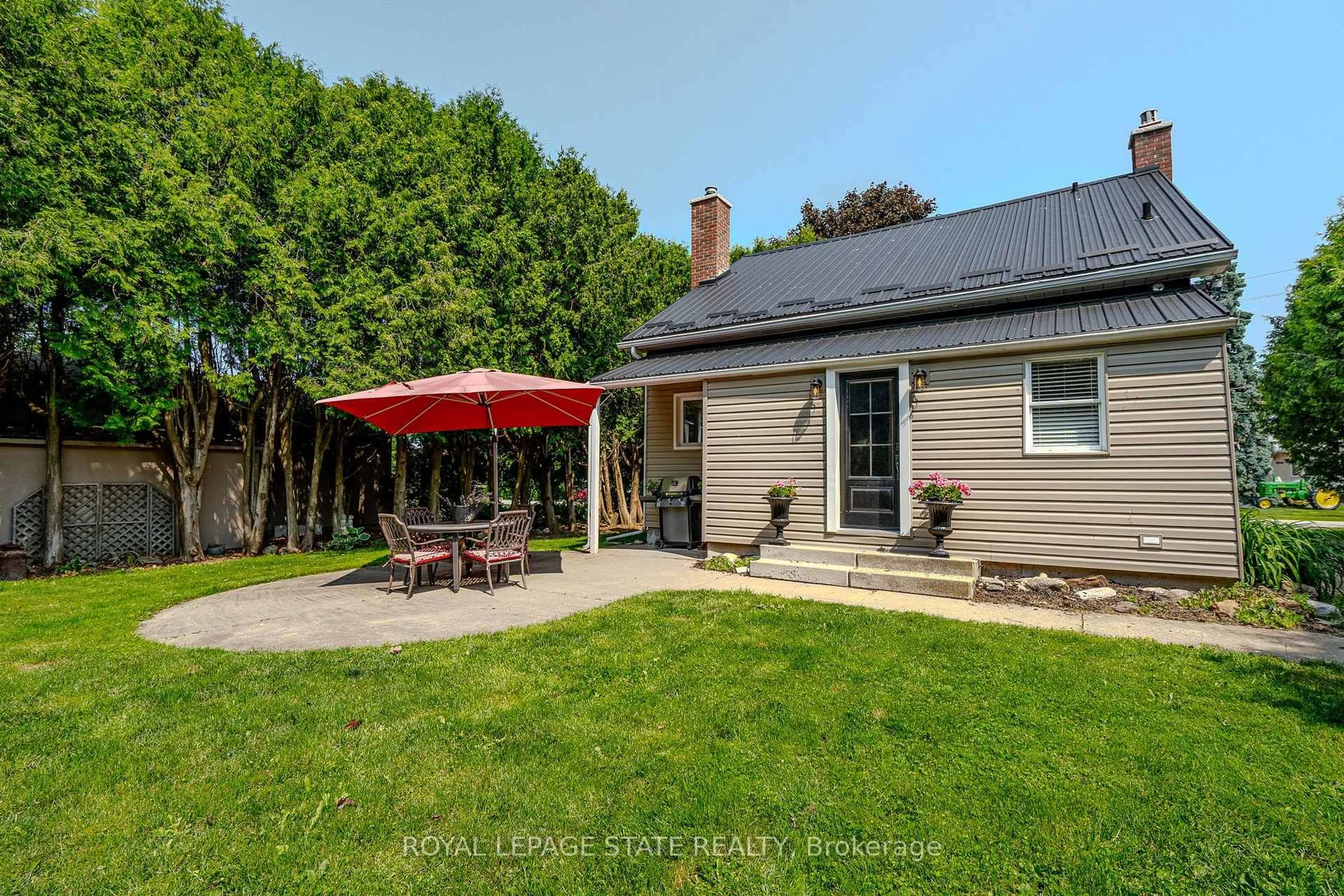Patio, street for 2722 Red Maple Ave, Lincoln Ontario L0R 1S0