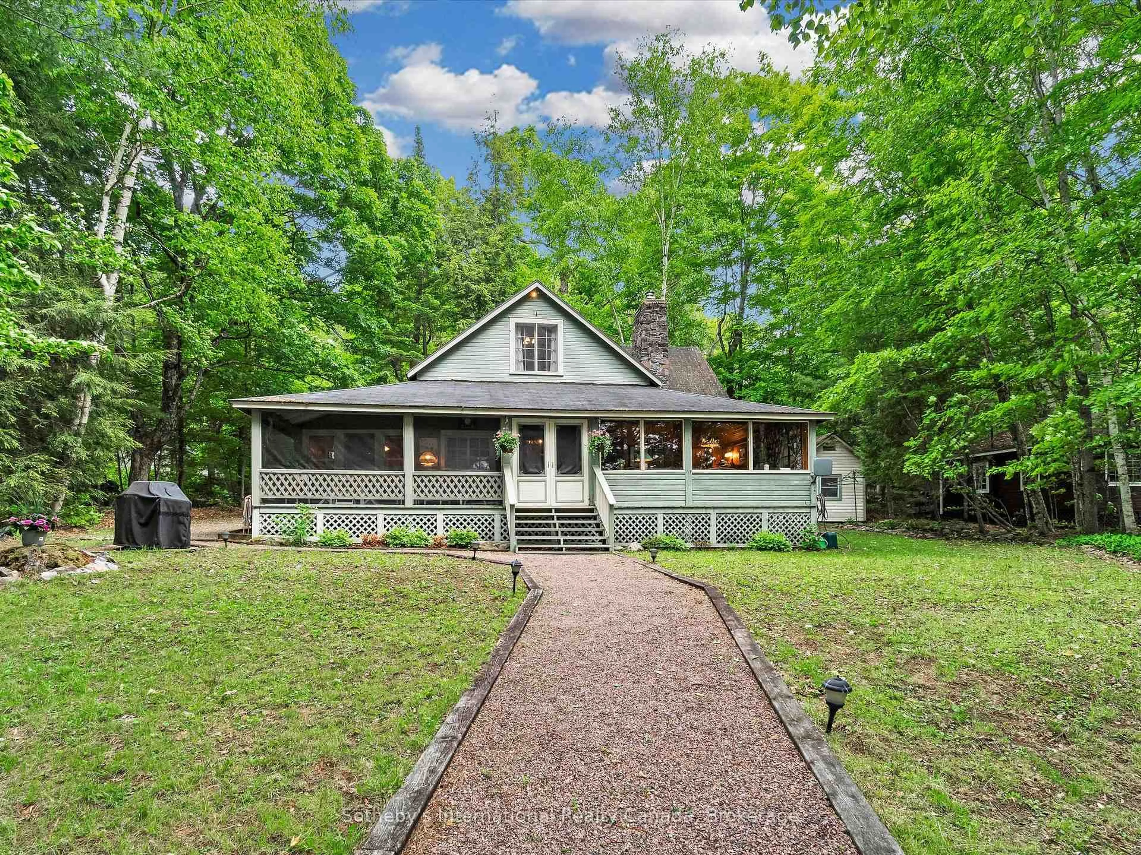Home with vinyl exterior material, unknown for 1507 Old Hwy 117, Lake of Bays Ontario P0B 1A0