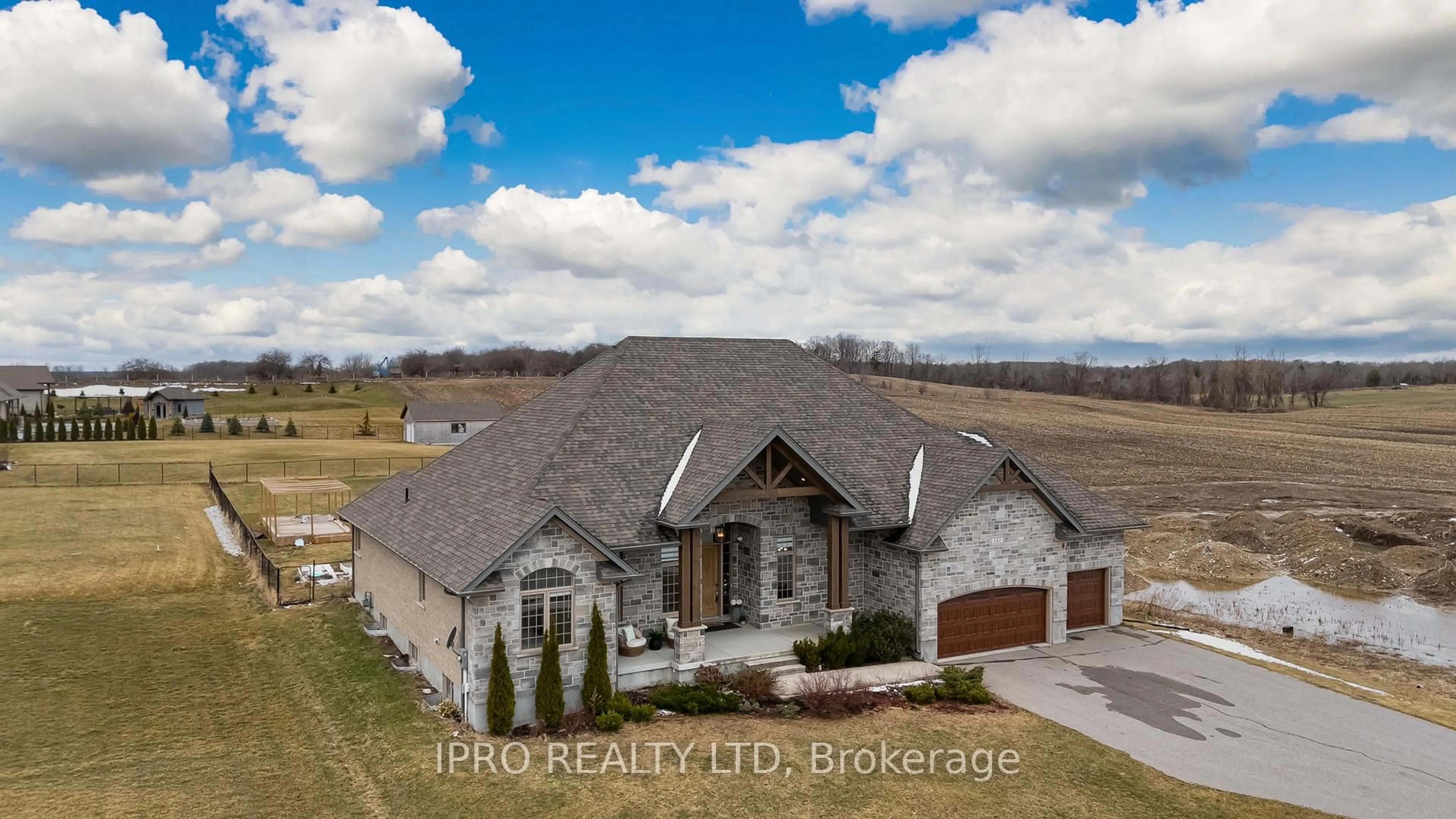 A pic from outside/outdoor area/front of a property/back of a property/a pic from drone, building for 111 Sunset Hills Cres, Woolwich Ontario N0B 2B0