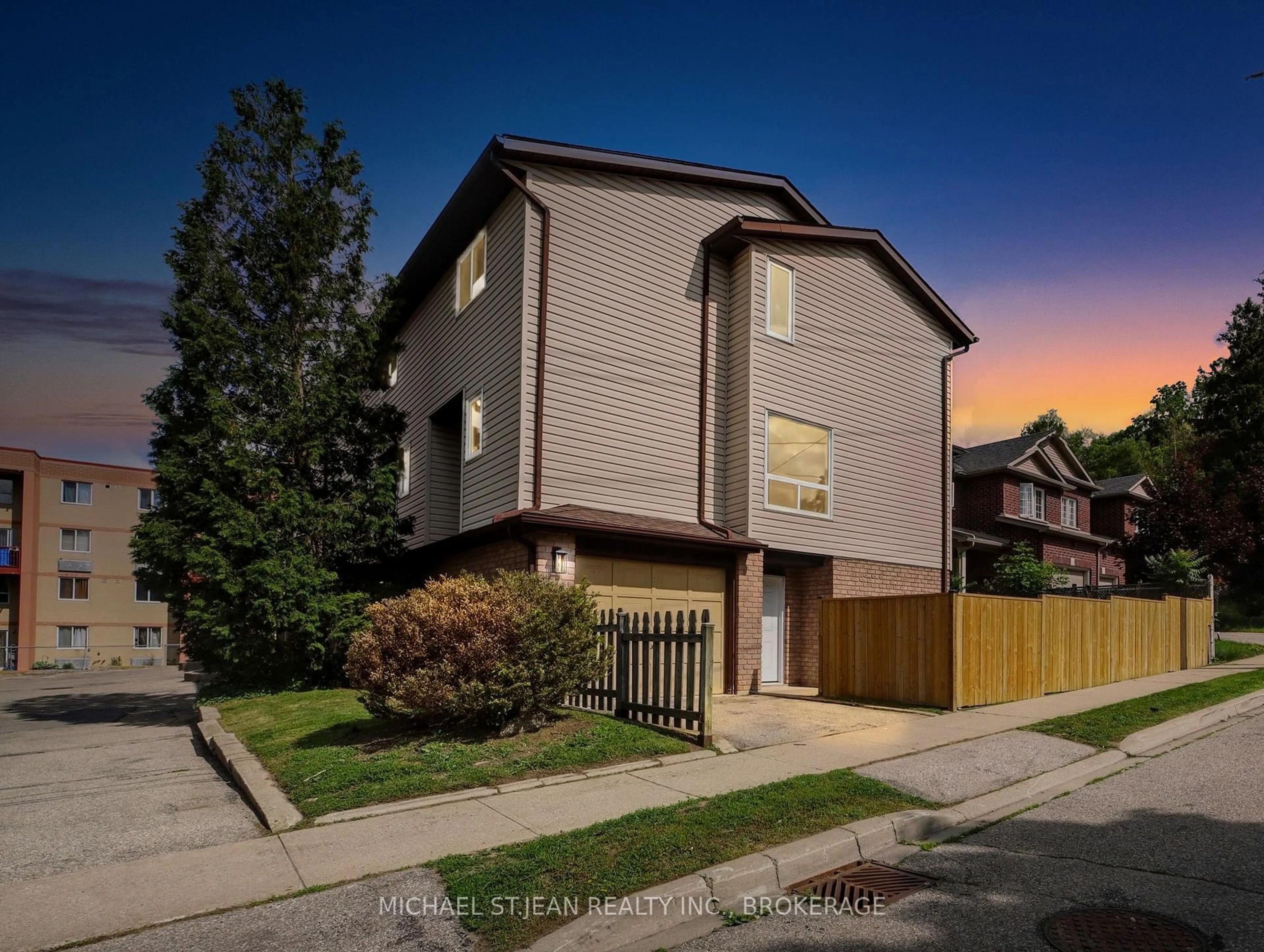 A pic from outside/outdoor area/front of a property/back of a property/a pic from drone, street for 24 Bond St #A, Brantford Ontario N3R 4G5