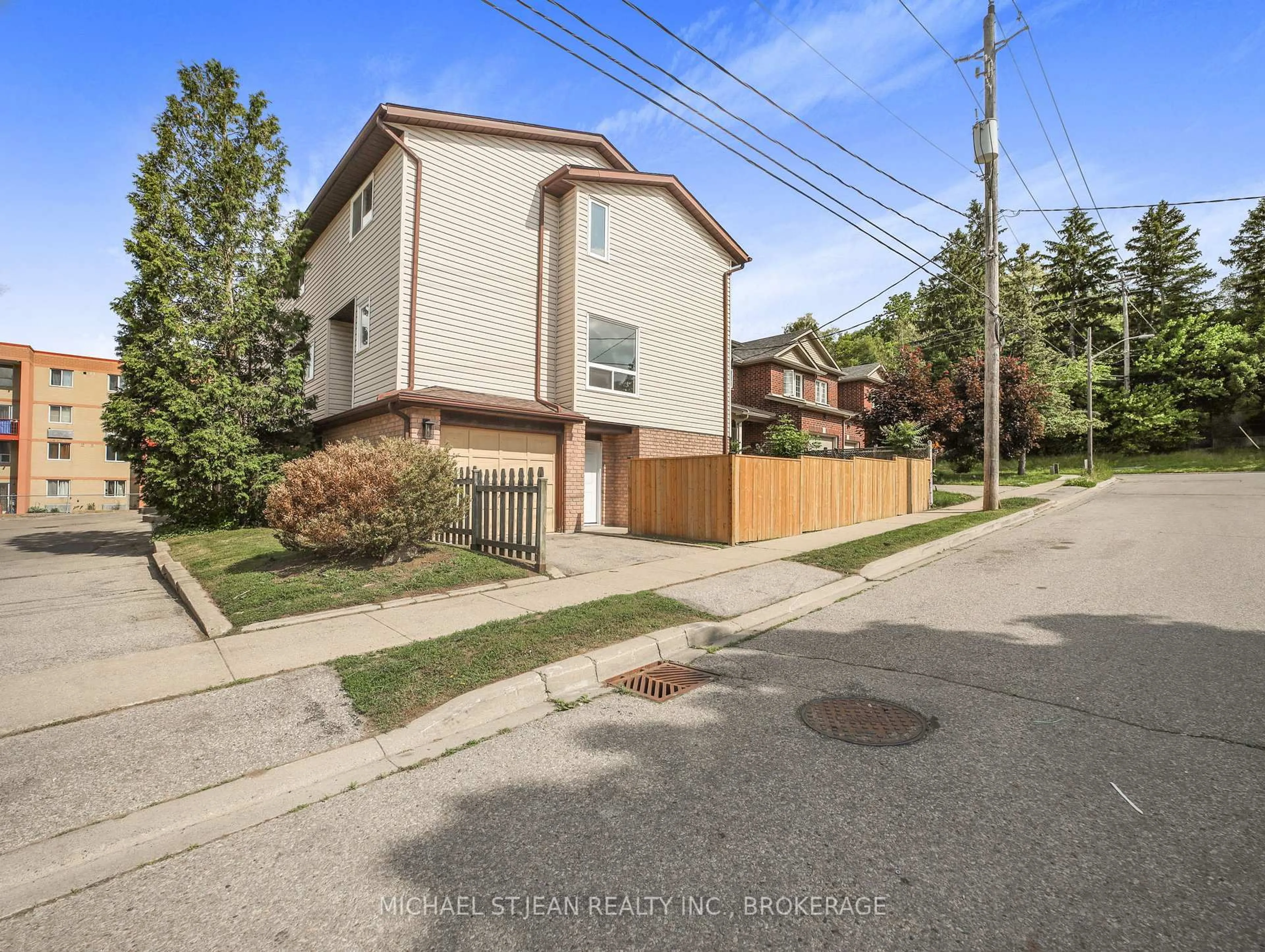 A pic from outside/outdoor area/front of a property/back of a property/a pic from drone, street for 24 Bond St #A, Brantford Ontario N3R 4G5