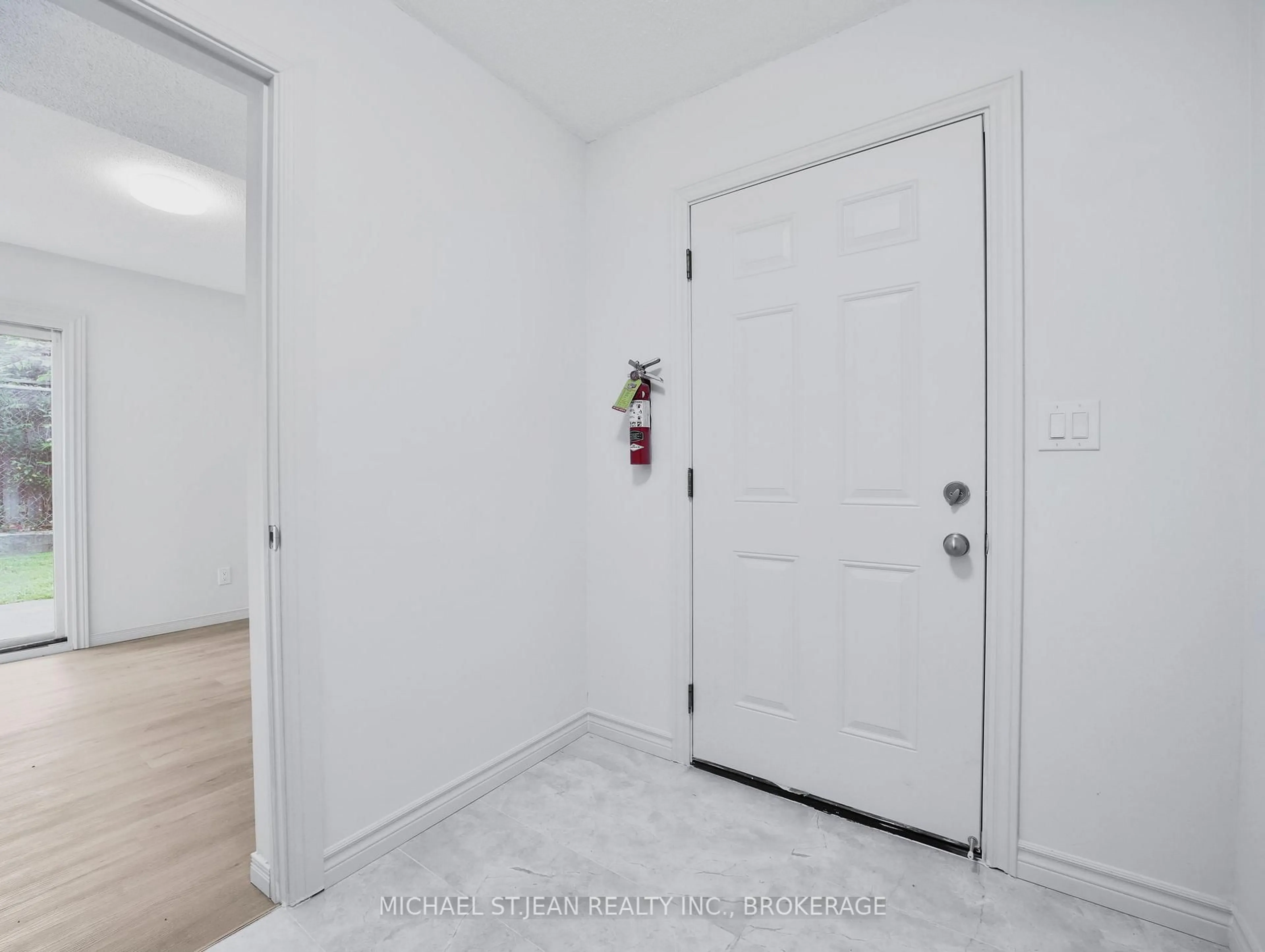 Indoor entryway for 24 Bond St #A, Brantford Ontario N3R 4G5