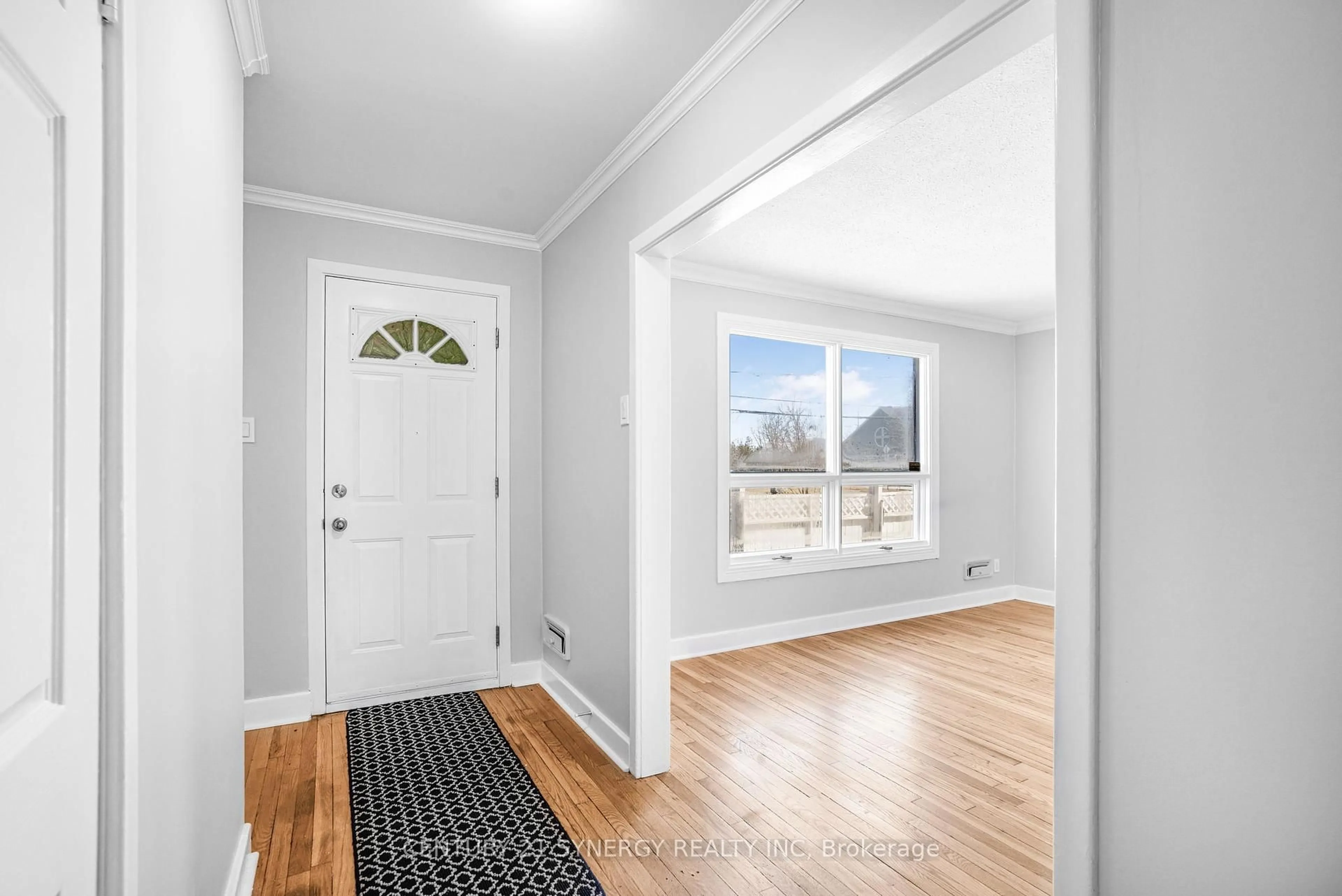 Indoor entryway for 14 Johnwoods St, Ottawa Ontario K2S 1B9