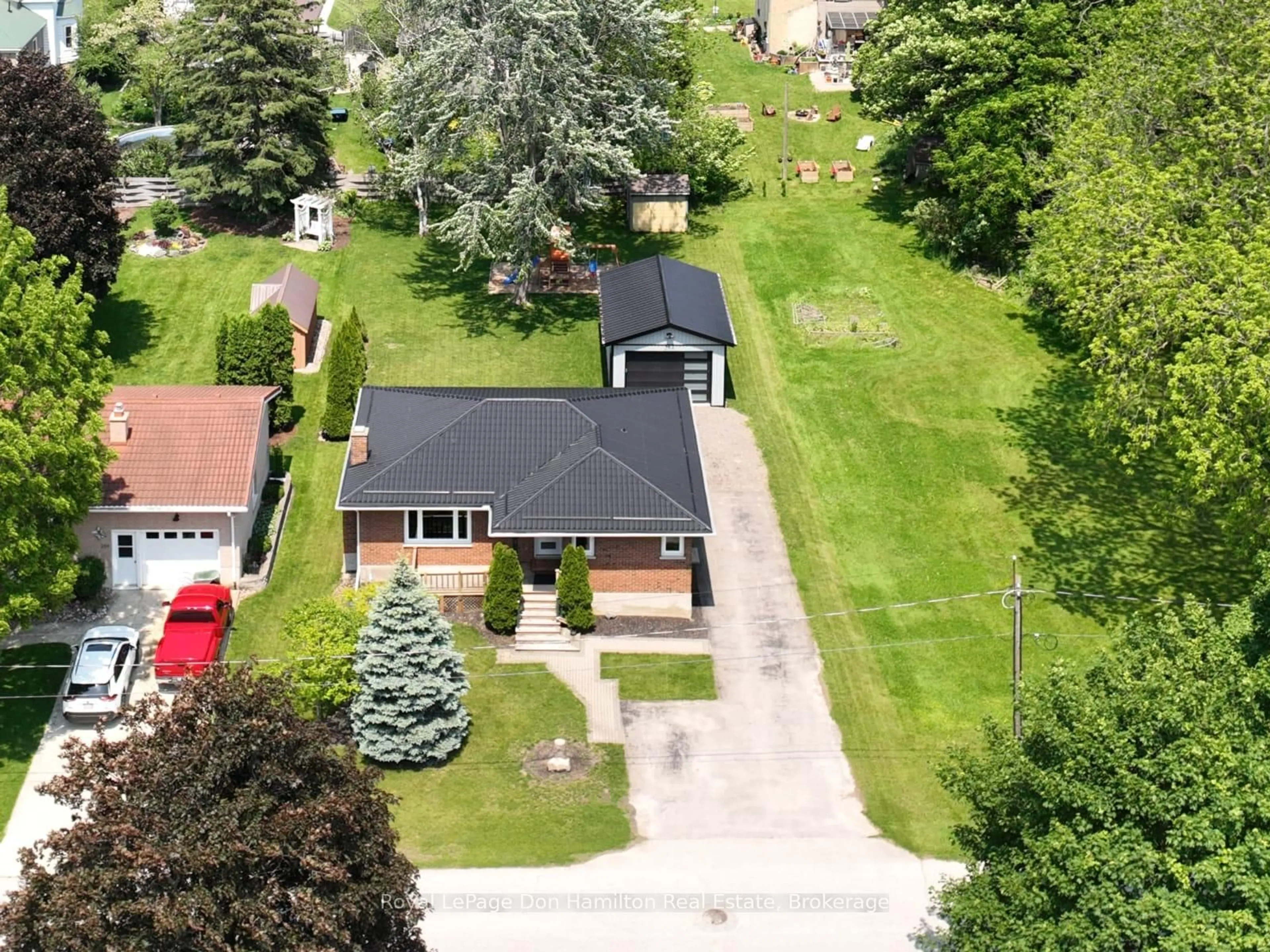 A pic from outside/outdoor area/front of a property/back of a property/a pic from drone, street for 288 King St, North Huron Ontario N0M 1H0