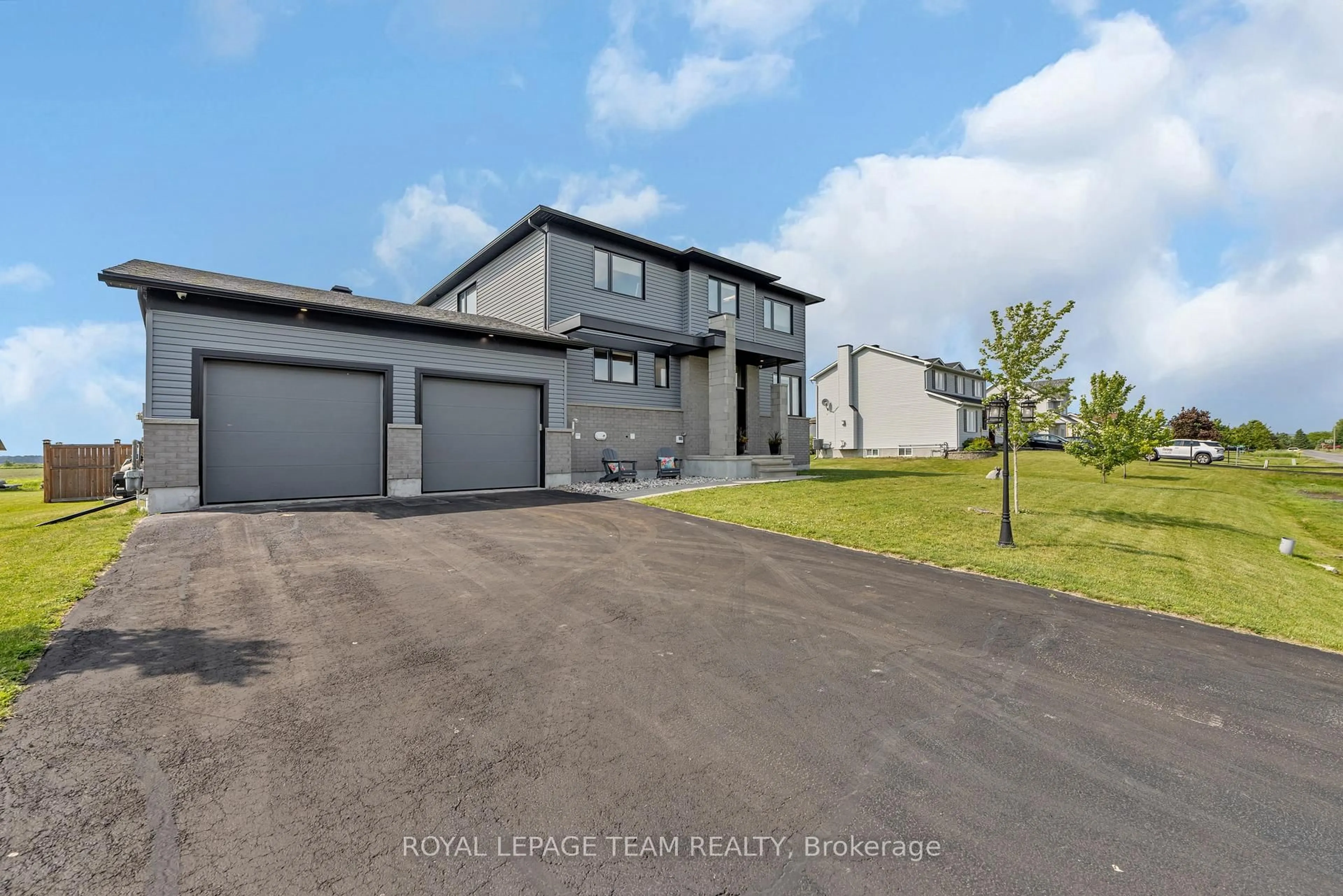 A pic from outside/outdoor area/front of a property/back of a property/a pic from drone, street for 82 Porcupine Tr, Ottawa Ontario K0A 1T0