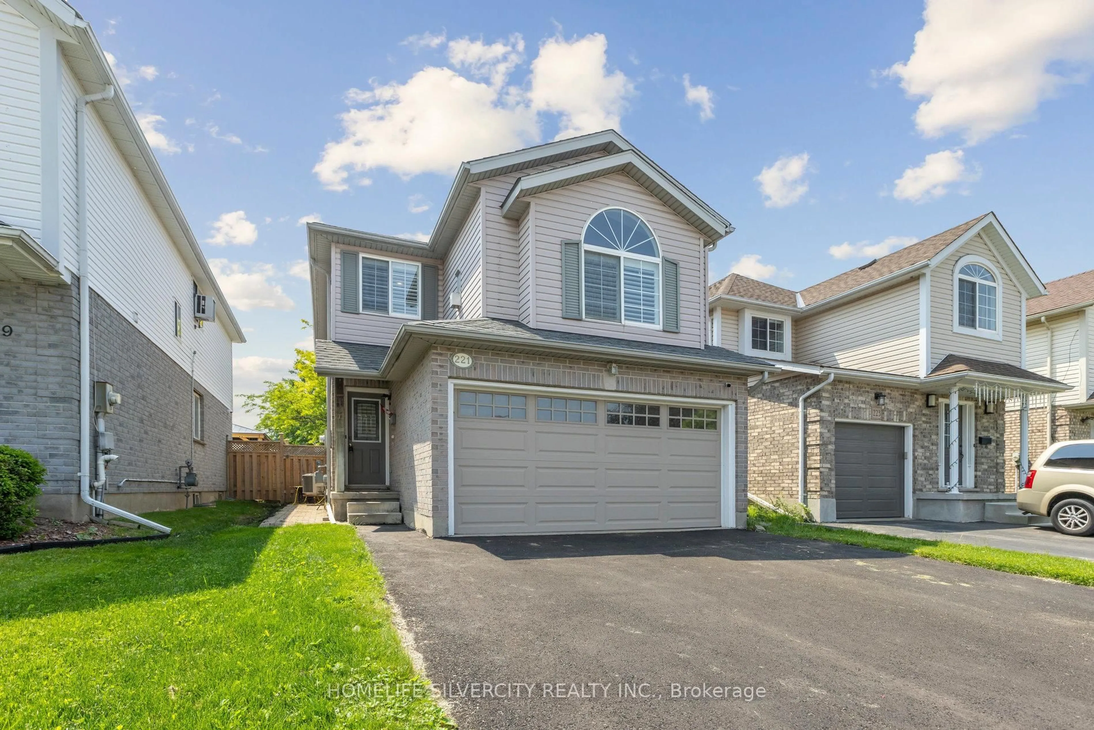 A pic from outside/outdoor area/front of a property/back of a property/a pic from drone, street for 221 Grey Fox Dr, Kitchener Ontario N2E 3N7