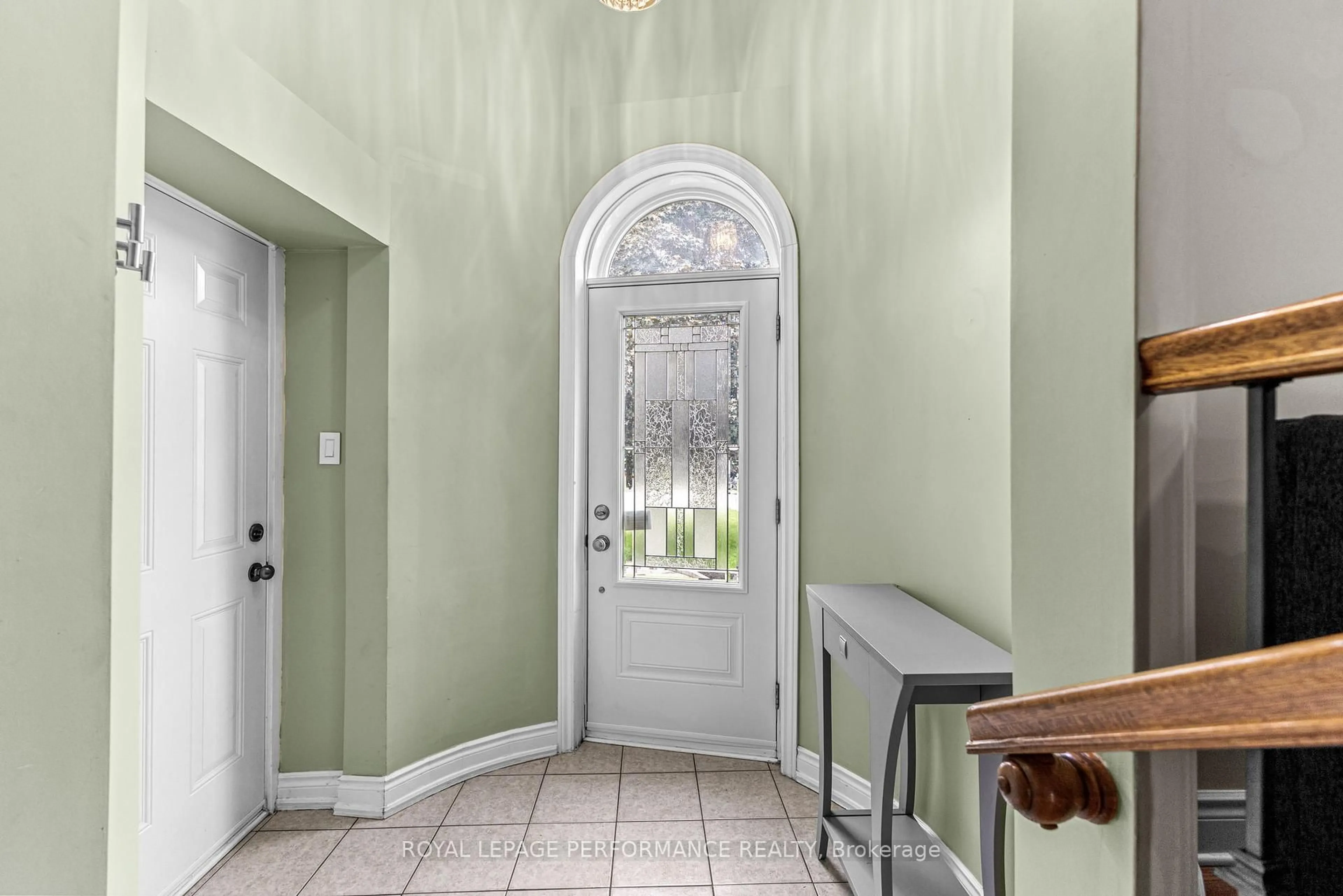 Indoor entryway for 7 Settlement Lane, Russell Ontario K4R 0A4