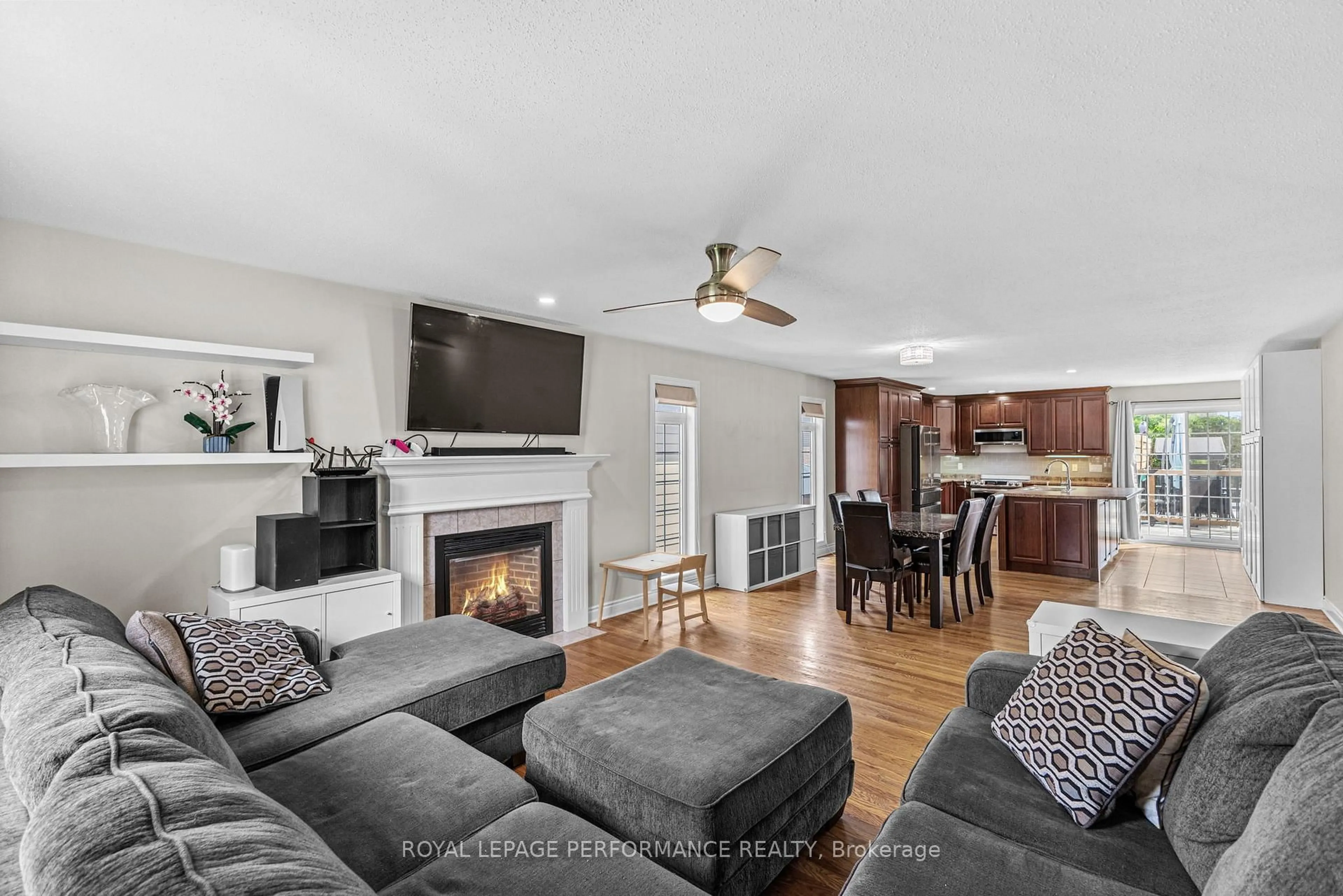 Living room with furniture, wood/laminate floor for 7 Settlement Lane, Russell Ontario K4R 0A4