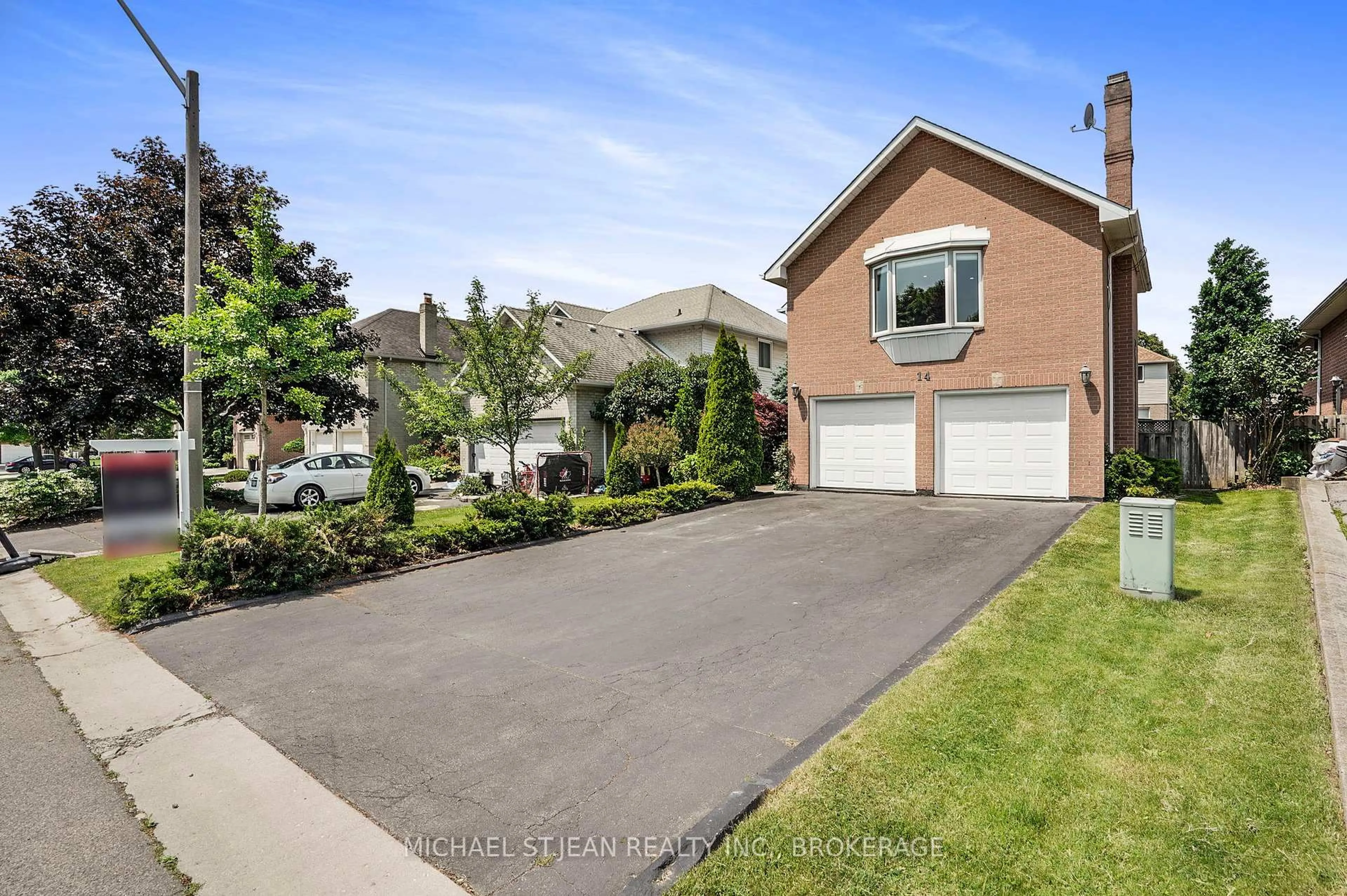 A pic from outside/outdoor area/front of a property/back of a property/a pic from drone, street for 14 Pompano Crt, Hamilton Ontario L8W 3H2