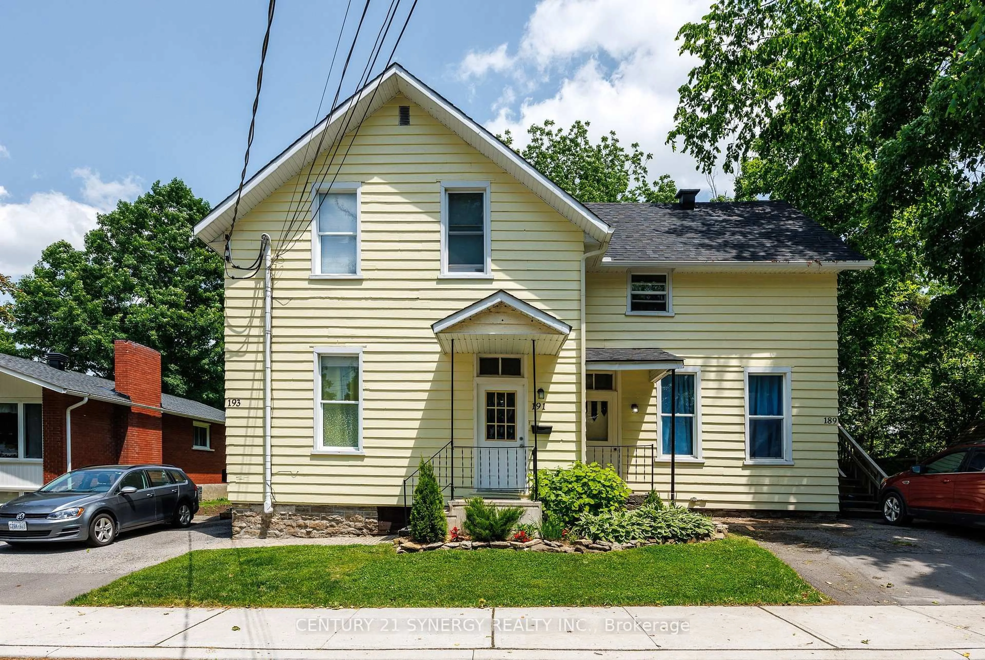 Home with vinyl exterior material, street for 189-191-193 Moffatt St, Carleton Place Ontario K7C 3K9