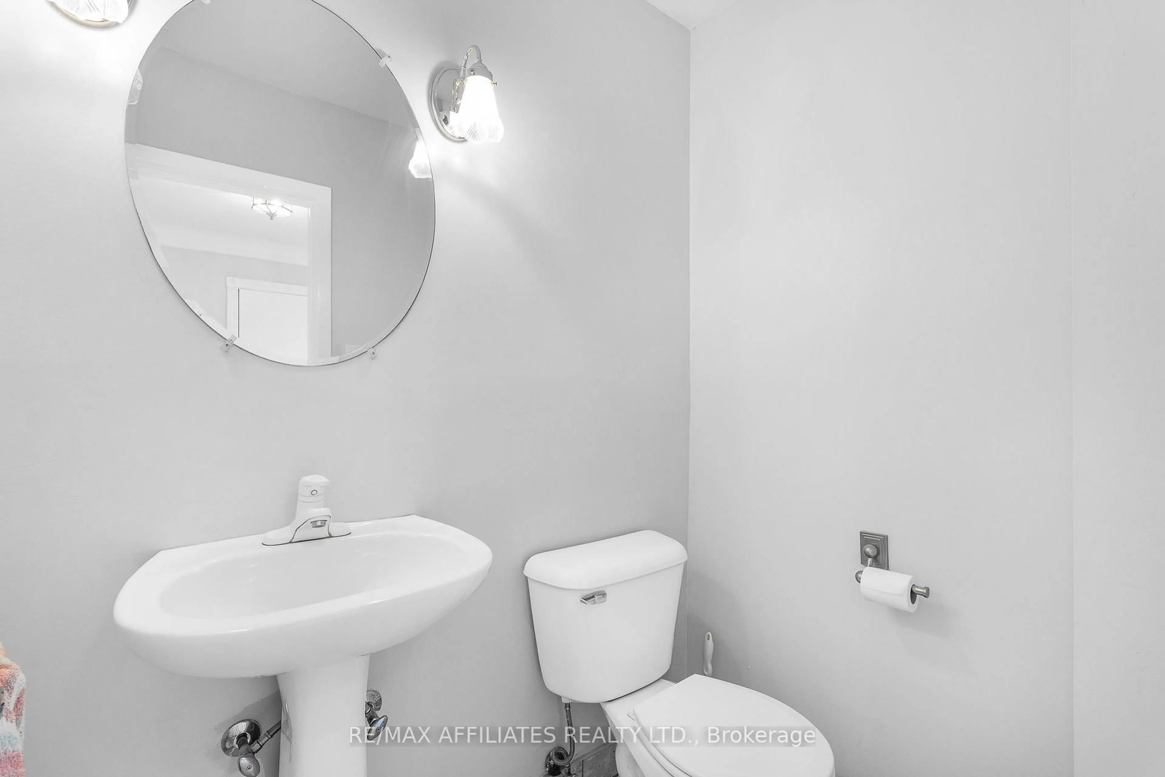 Standard bathroom, unknown for 1860 Florida Ave, Ottawa Ontario K1H 6Z1