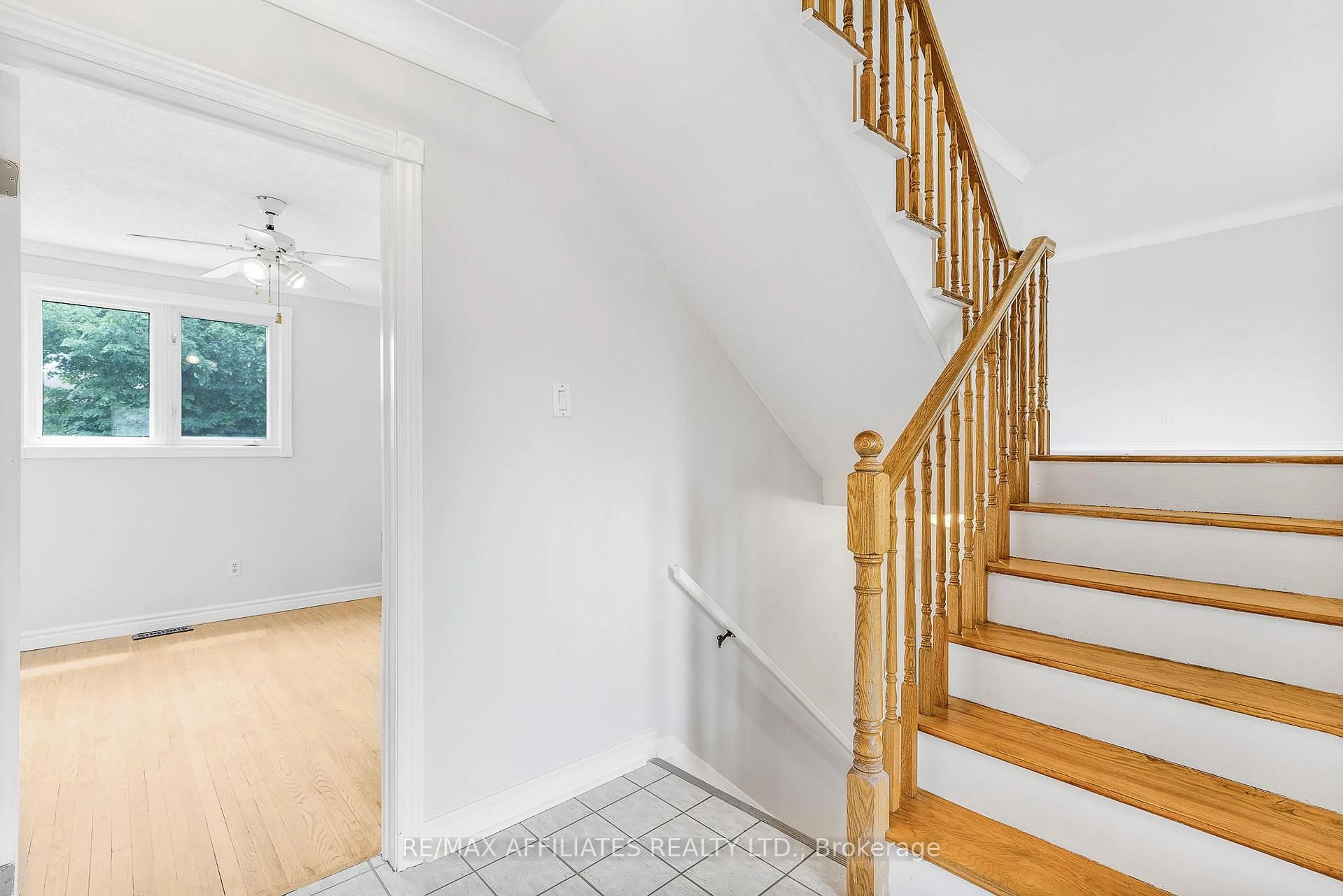 Stairs for 1860 Florida Ave, Ottawa Ontario K1H 6Z1