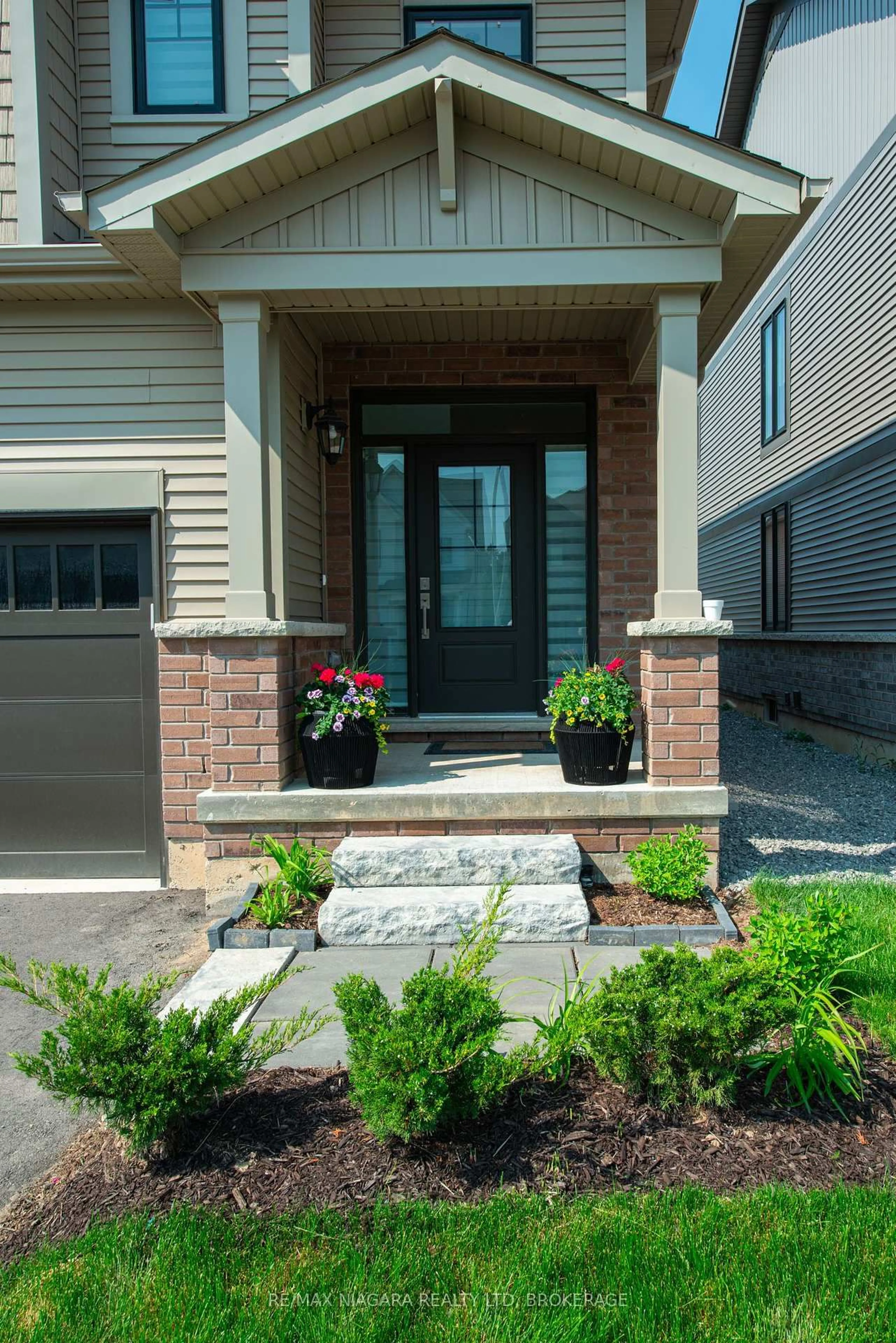 Unknown for 100 Blackbird Way, Hamilton Ontario L0R 1W0
