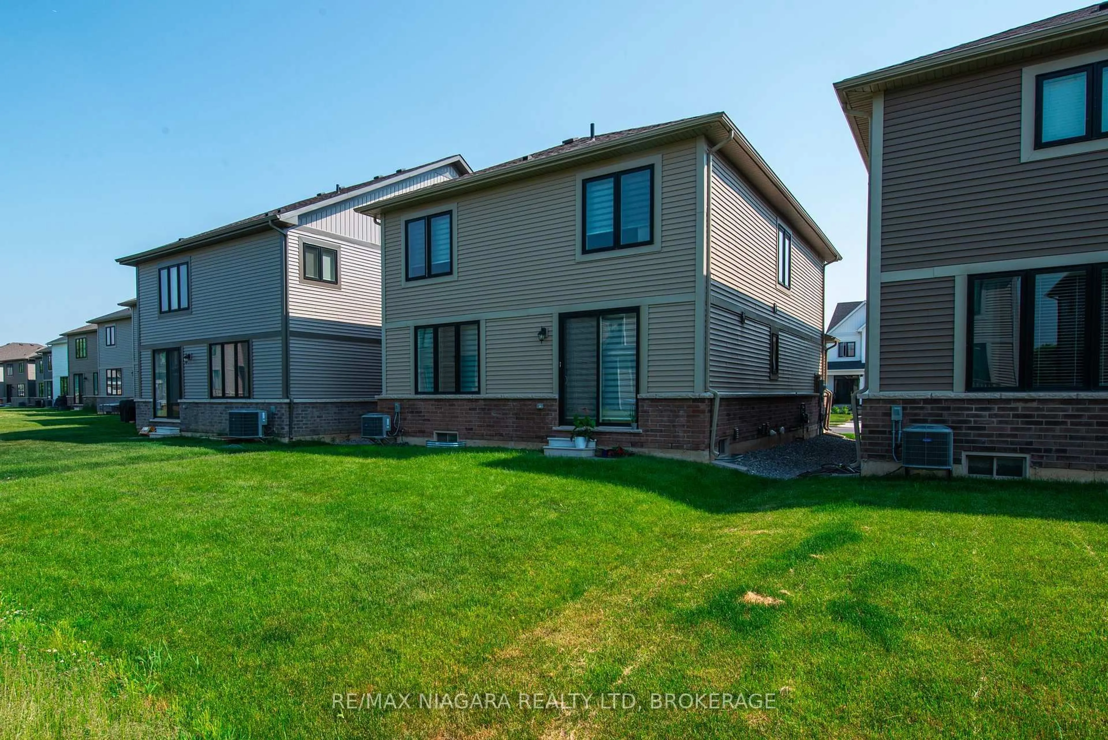 Unknown for 100 Blackbird Way, Hamilton Ontario L0R 1W0