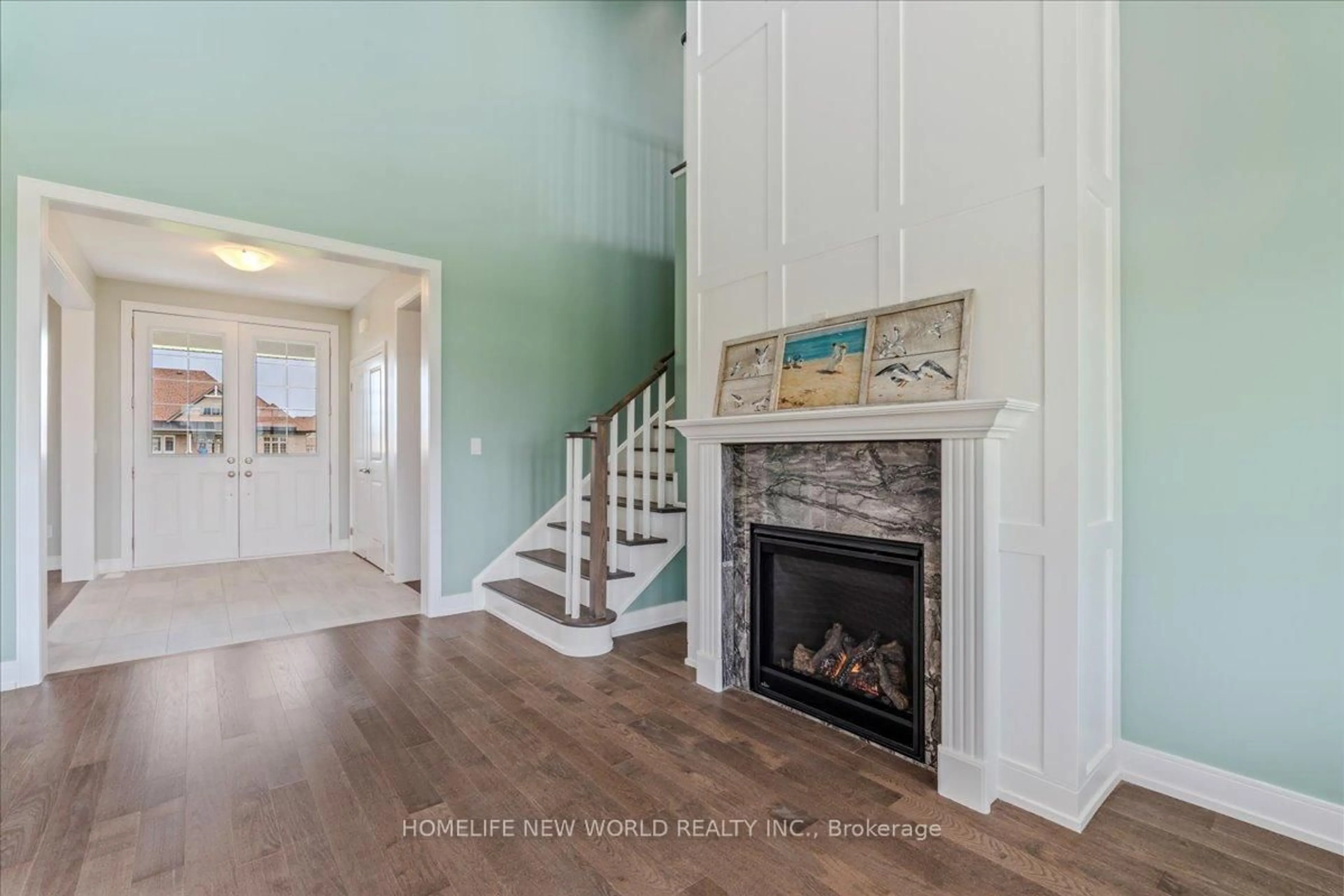 Indoor entryway for 2 Bay Vista Gate, Quinte West Ontario K0K 1L0