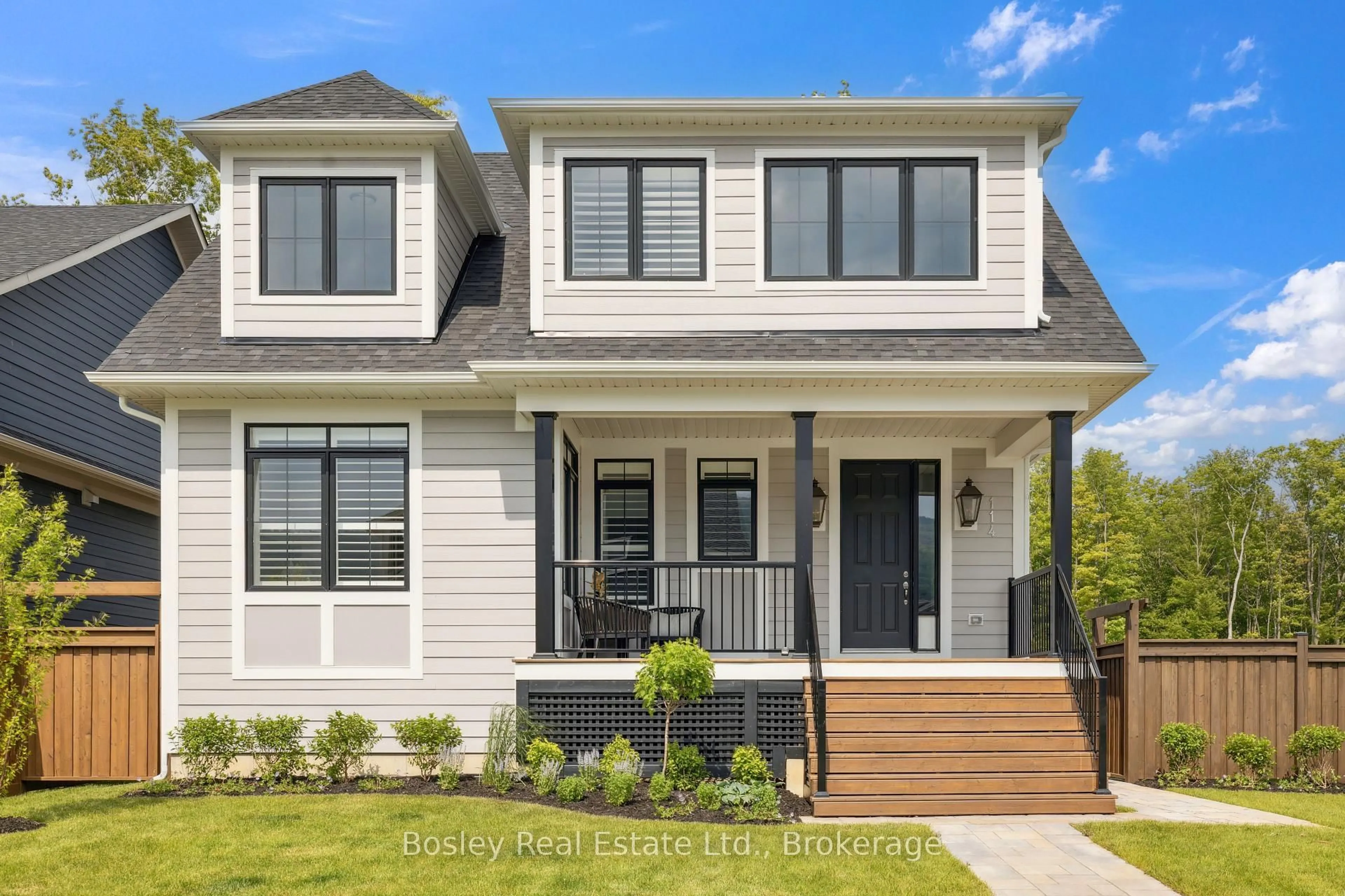 Home with vinyl exterior material, street for 114 Courtland St, Blue Mountains Ontario L9Y 4E2
