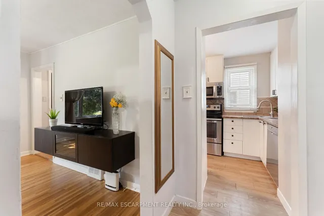 Additional property image - 49 EATON Pl