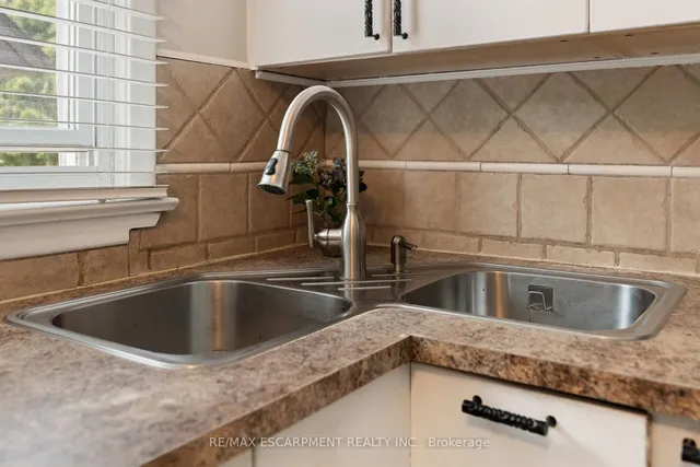 Additional property image - 49 EATON Pl