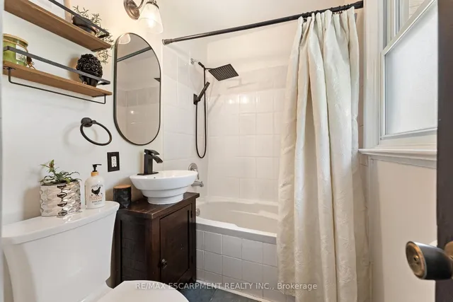 Additional property image - 49 EATON Pl