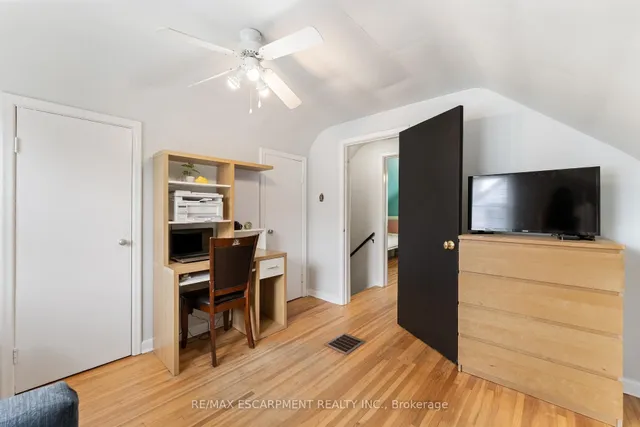 Additional property image - 49 EATON Pl