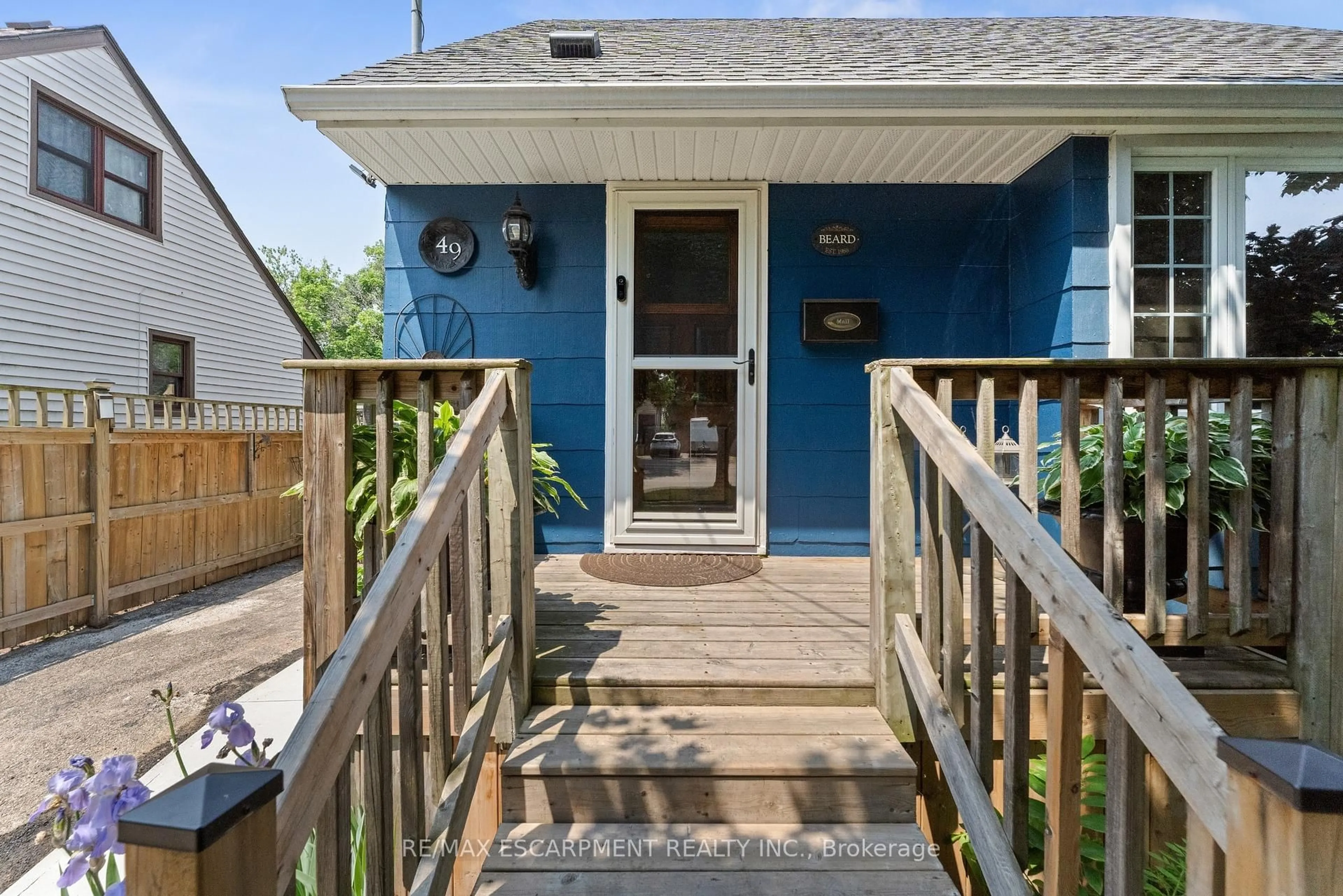 Patio, street for 49 EATON Pl, Hamilton Ontario L8H 1N8