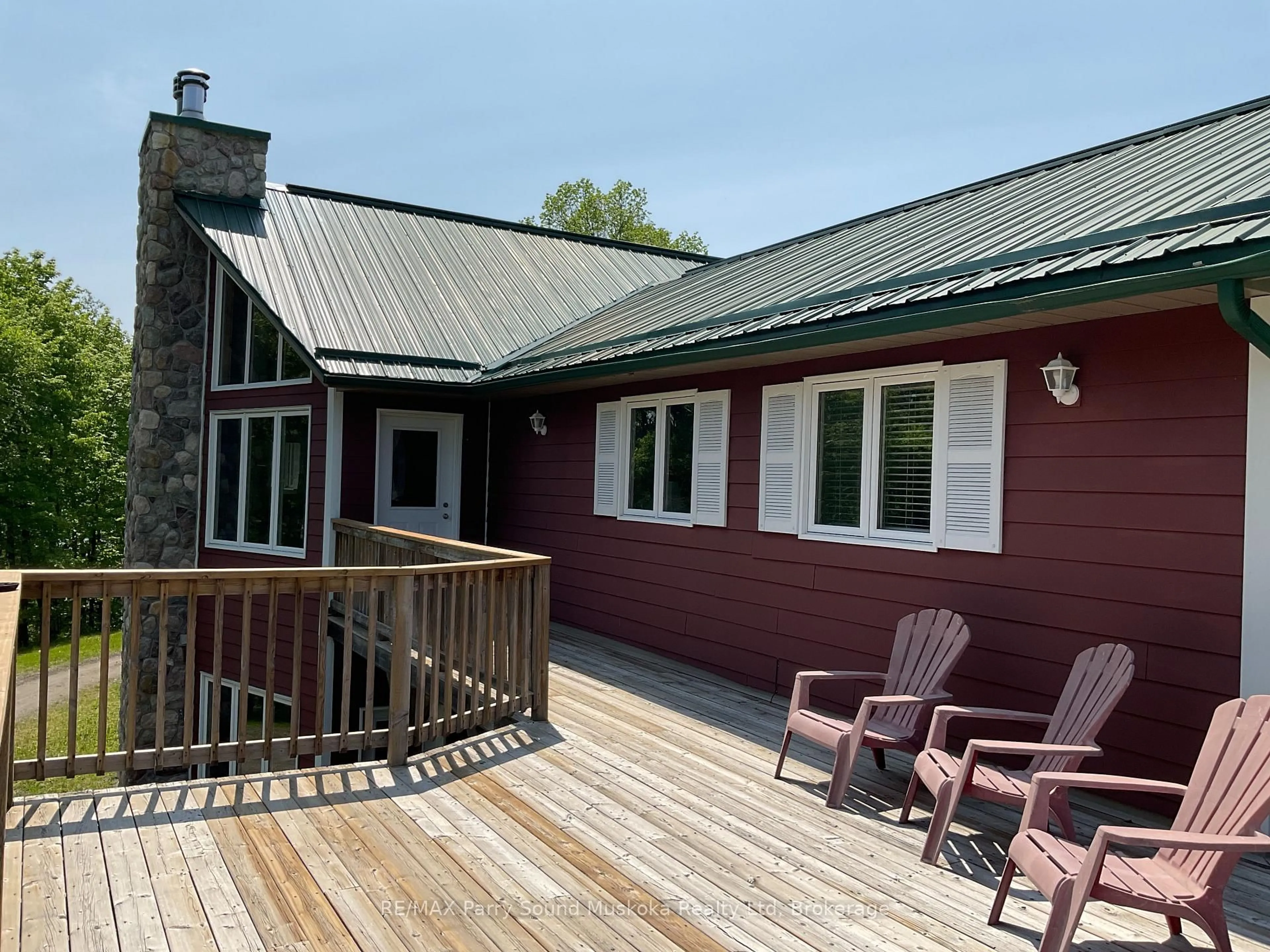 Patio, building for 1990 North Rd, Parry Sound Remote Area Ontario P0H 1S0