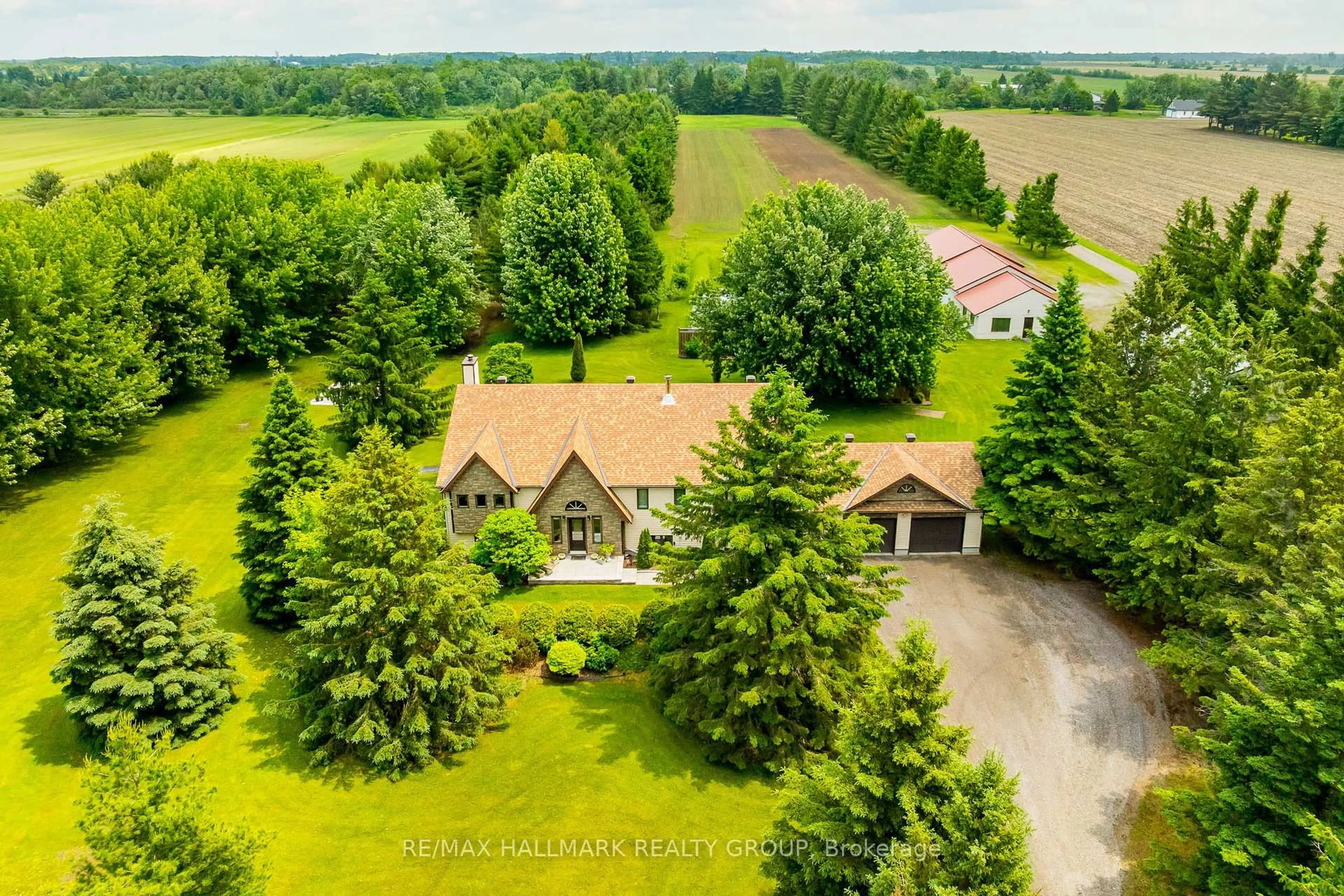 A pic from outside/outdoor area/front of a property/back of a property/a pic from drone, unknown for 1329 South Gower Dr, North Grenville Ontario K0G 1J0