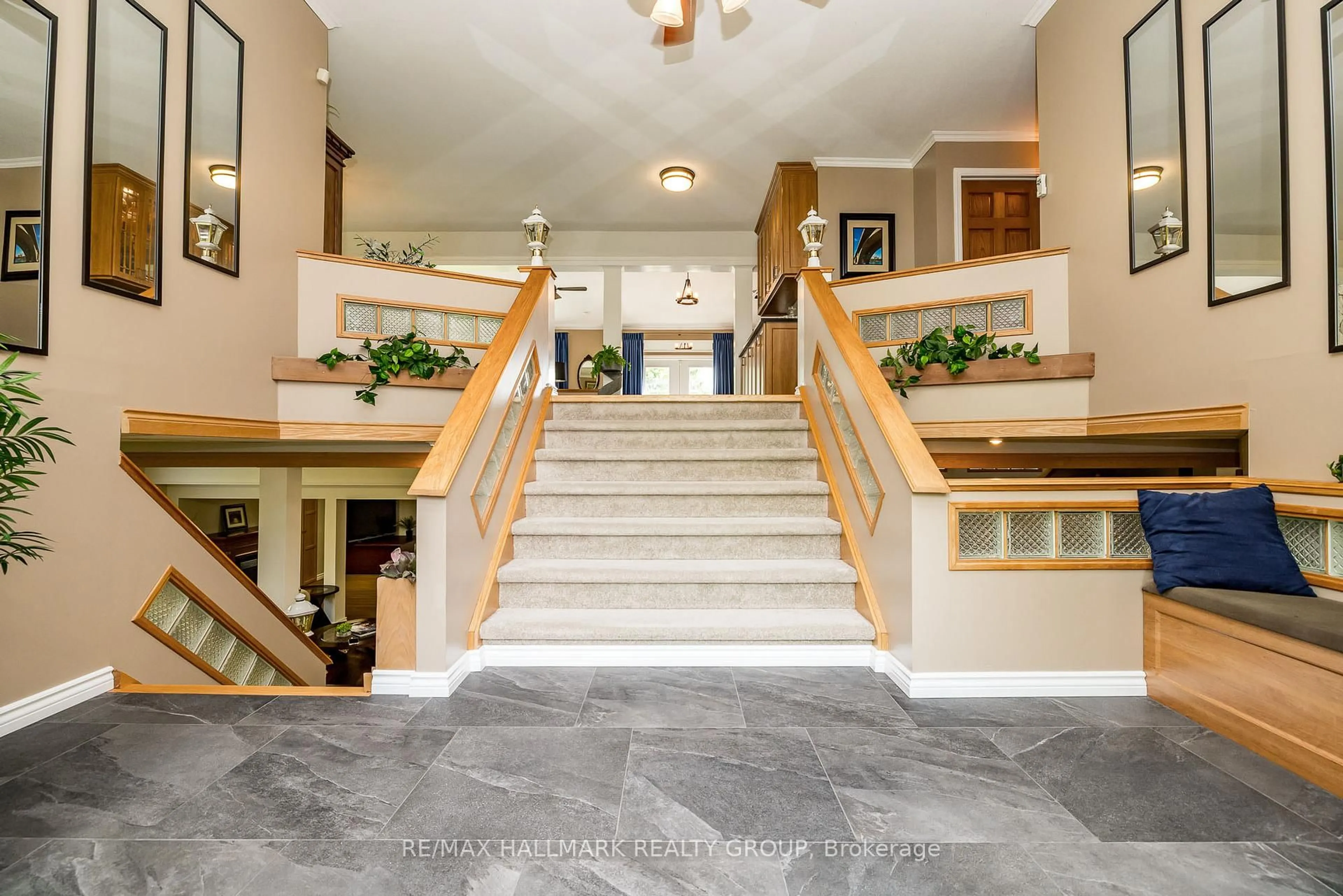 Indoor foyer for 1329 South Gower Dr, North Grenville Ontario K0G 1J0