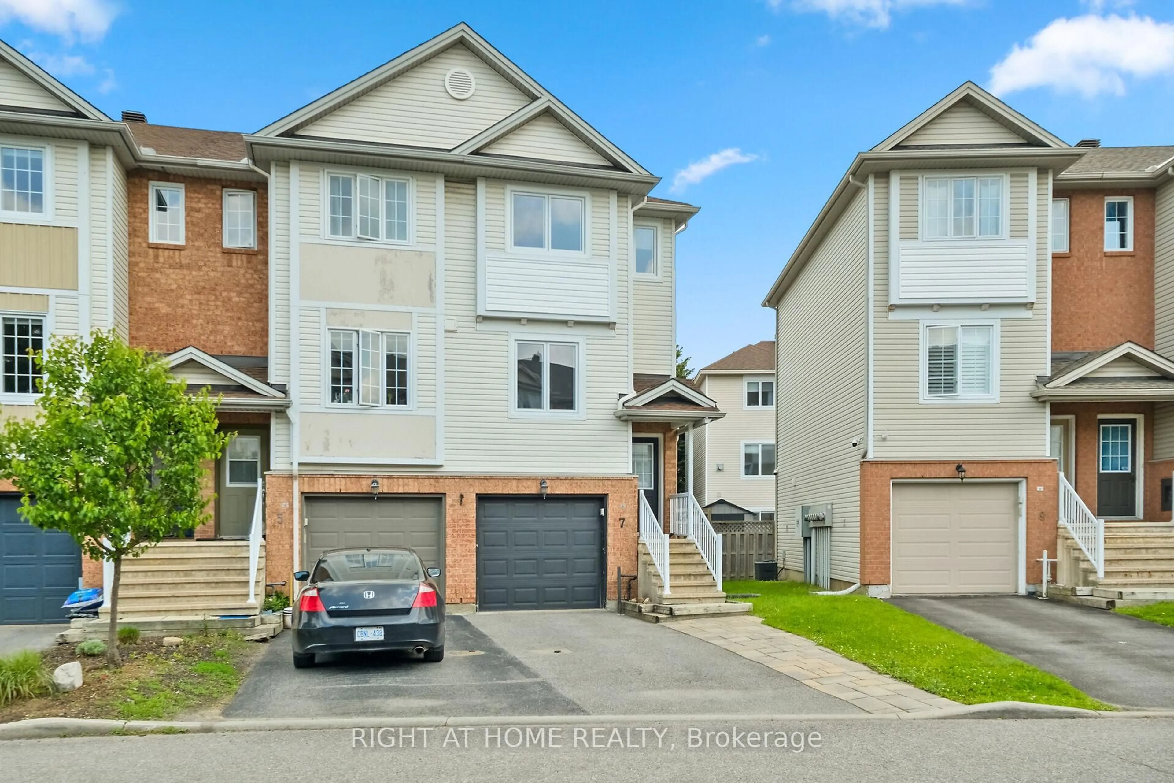 Unknown for 7 Yorkville St, Ottawa Ontario K2C 4B6